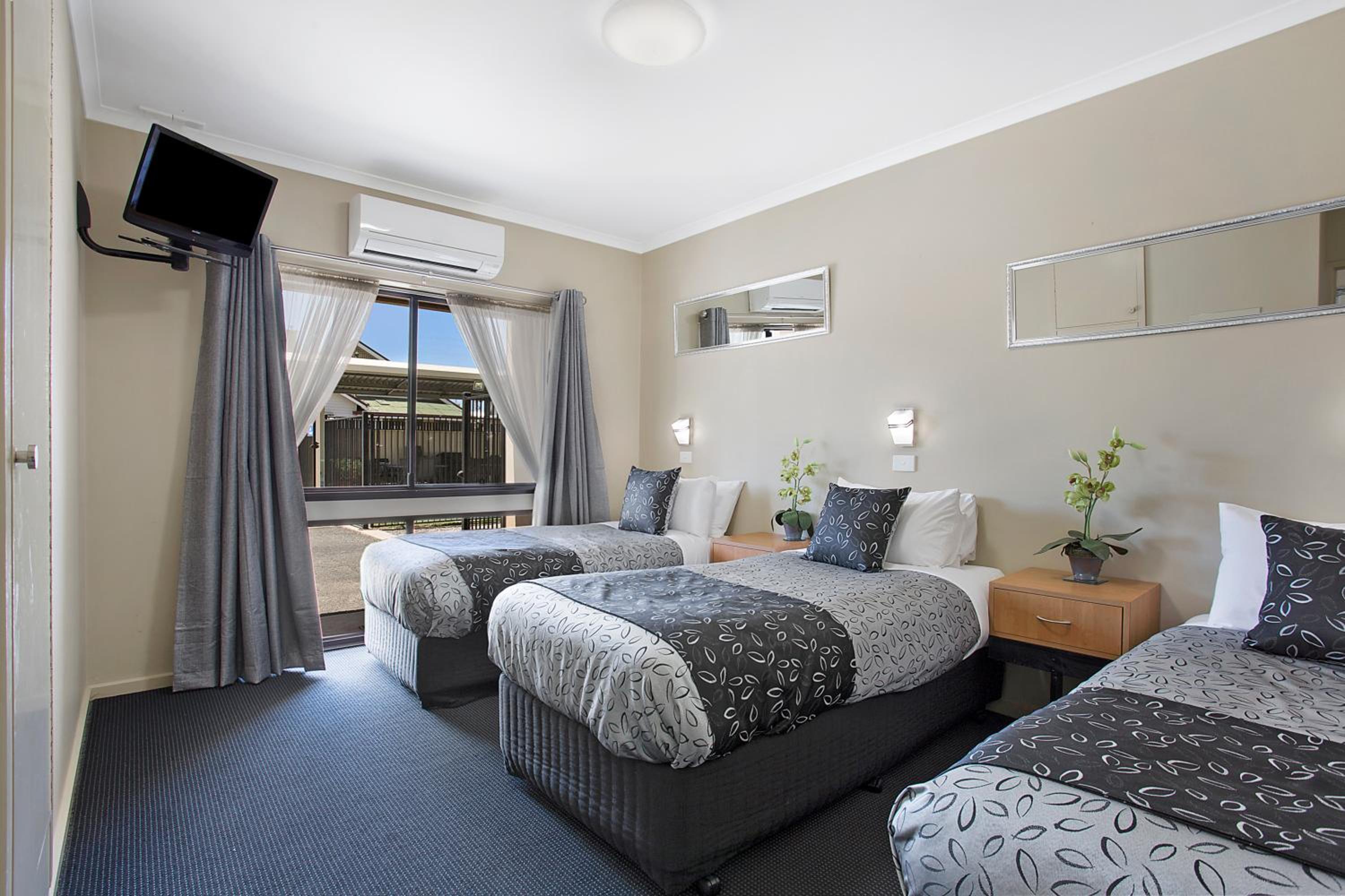 Executive Two-Bedroom Suite - Photo 6