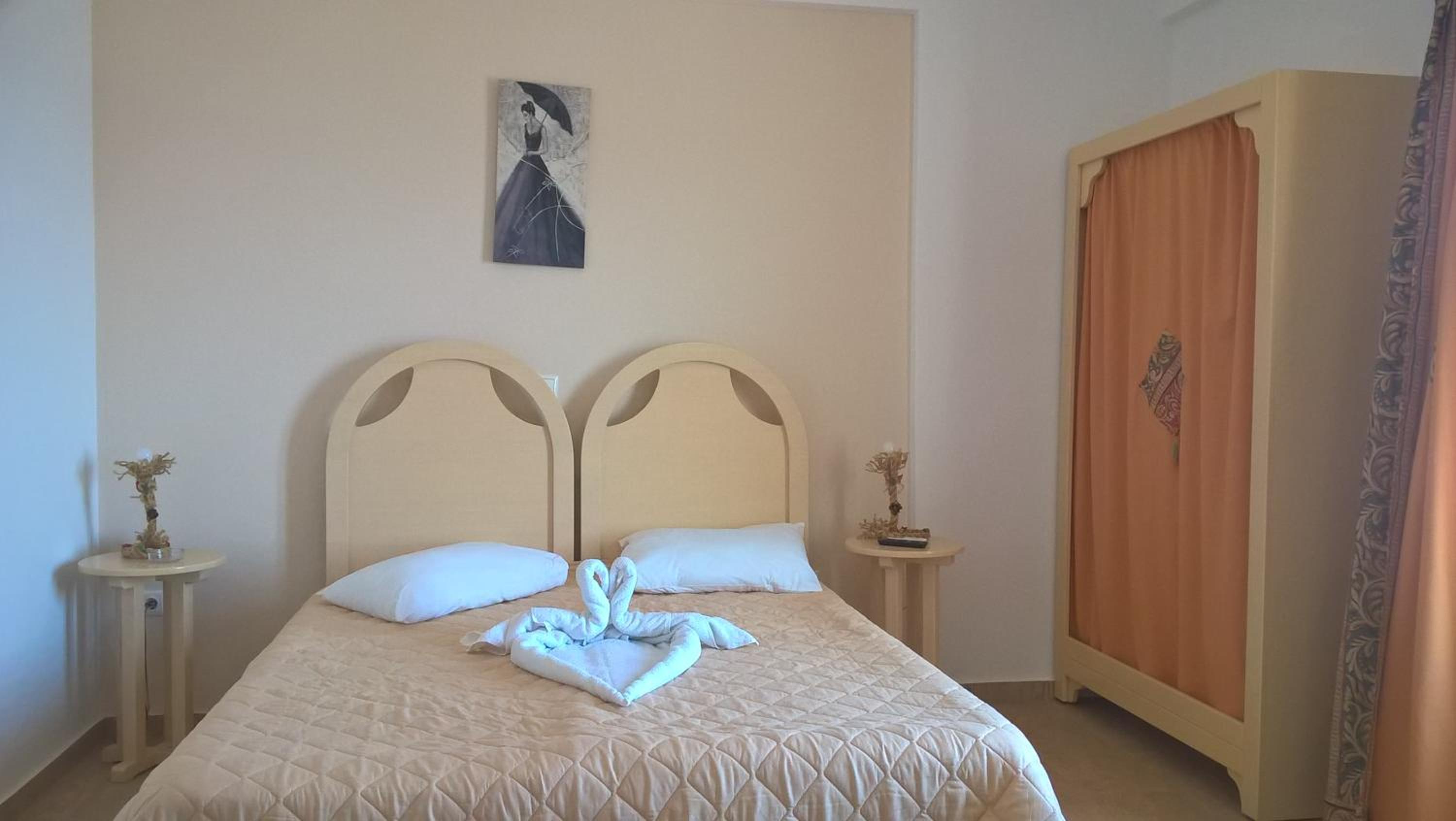 One-Bedroom Apartment - Photo 1