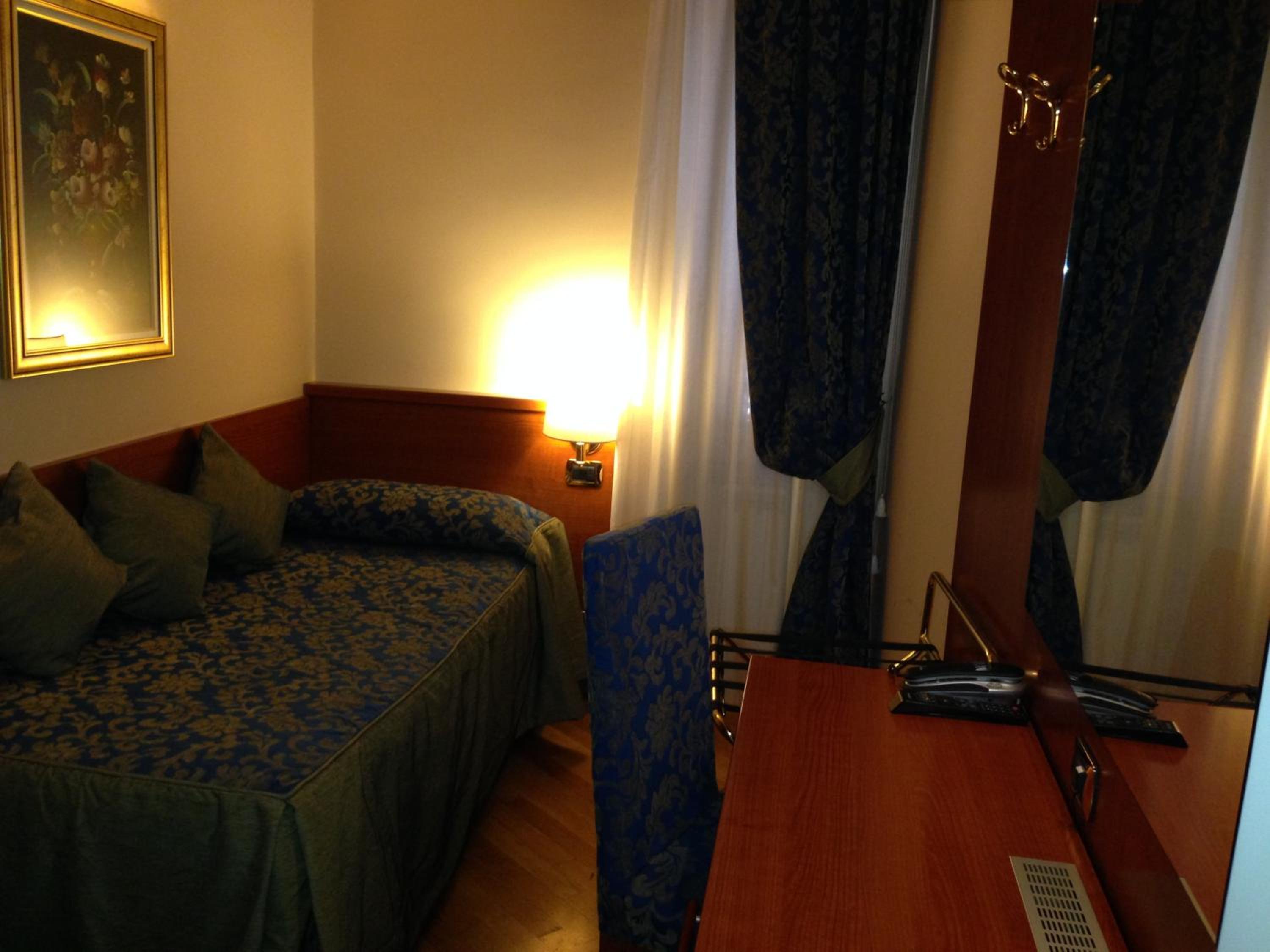 Single Room photo 1