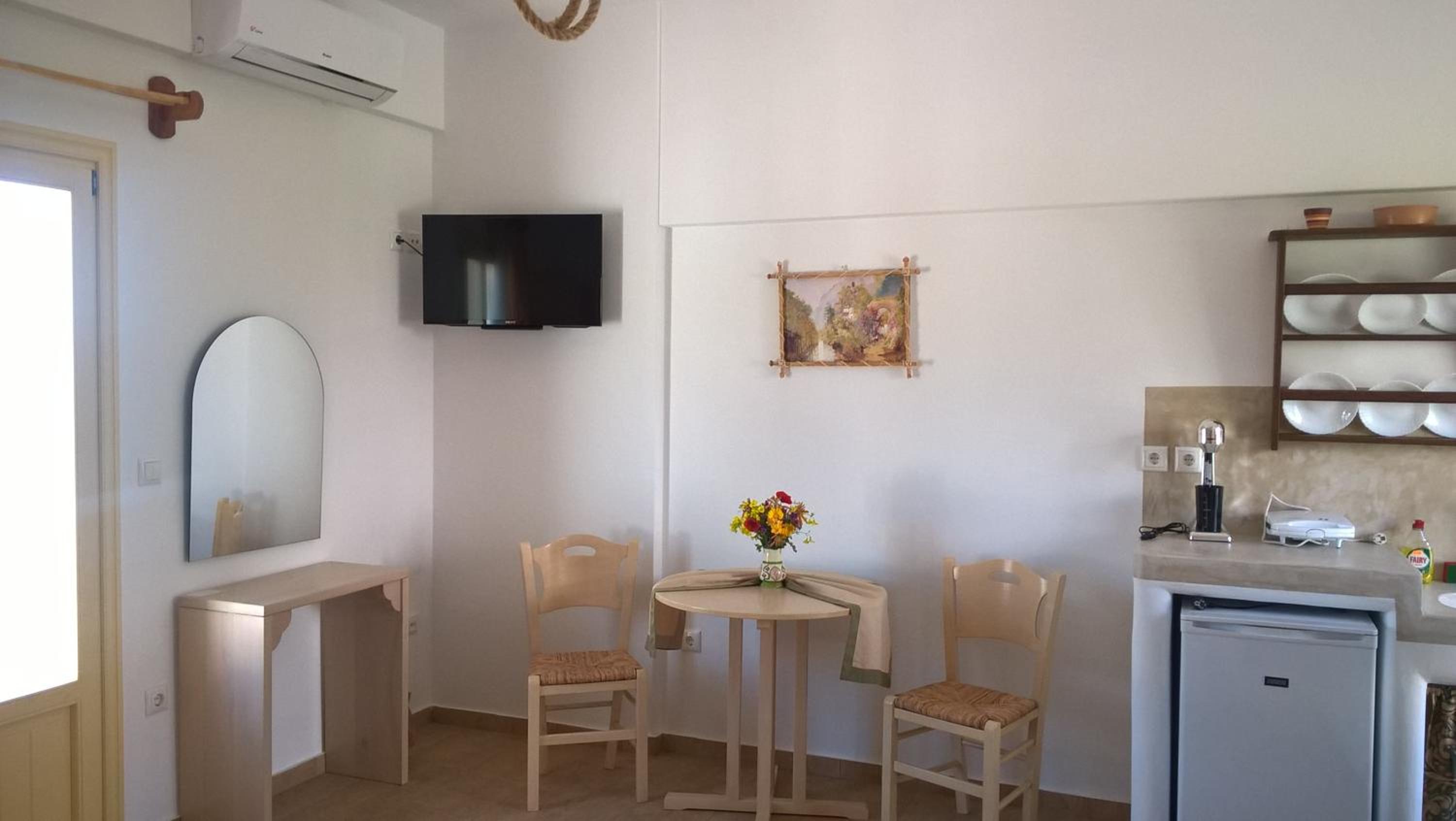 One-Bedroom Apartment - Photo 5