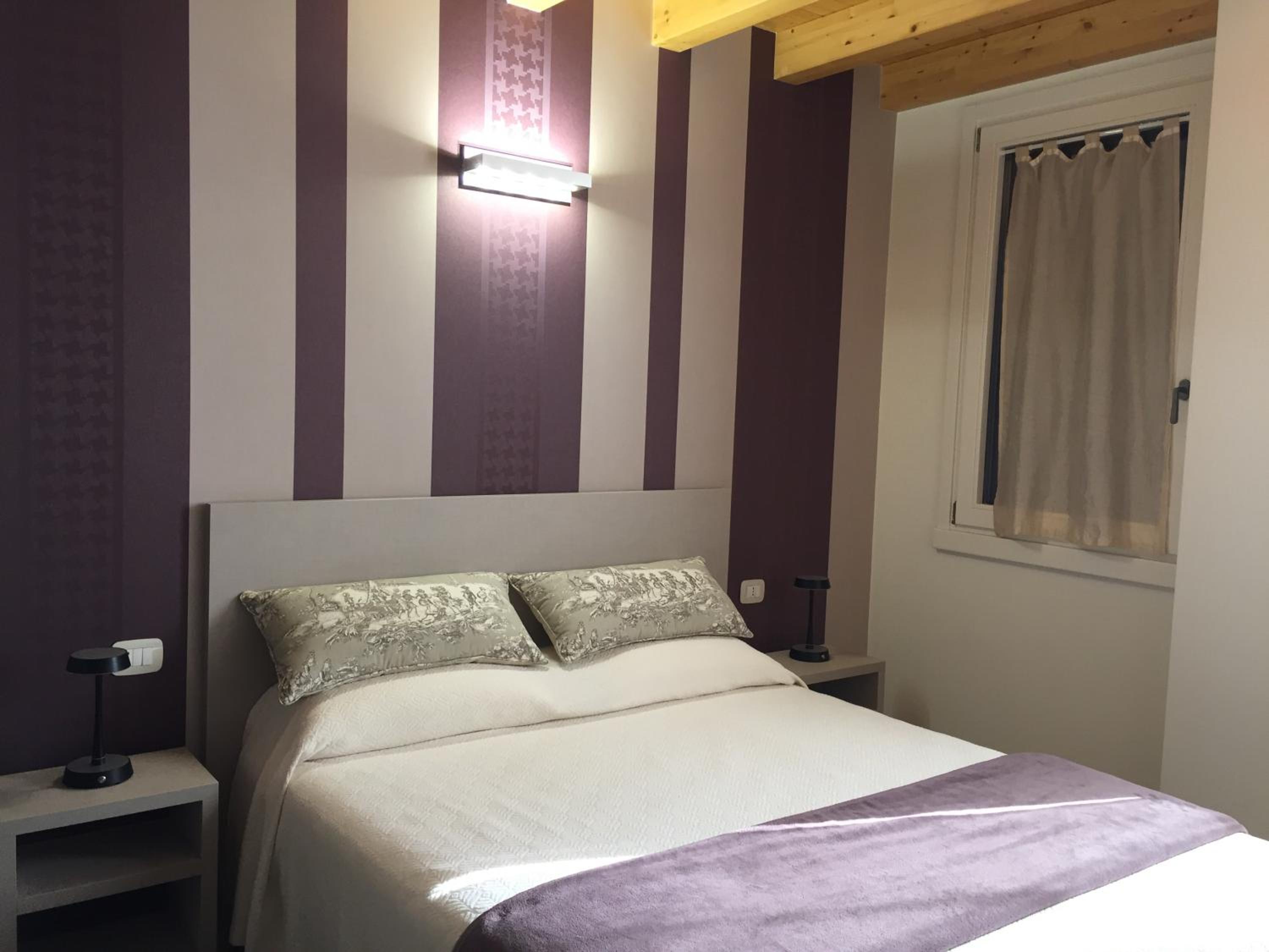 Double Room - Photo 9