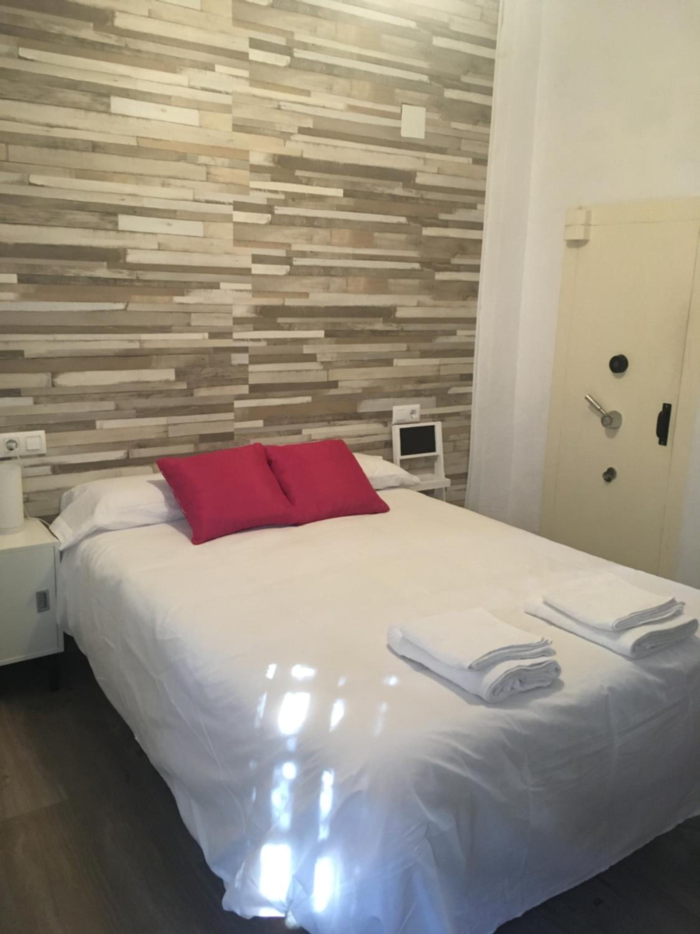 One-Bedroom Apartment - Photo 12