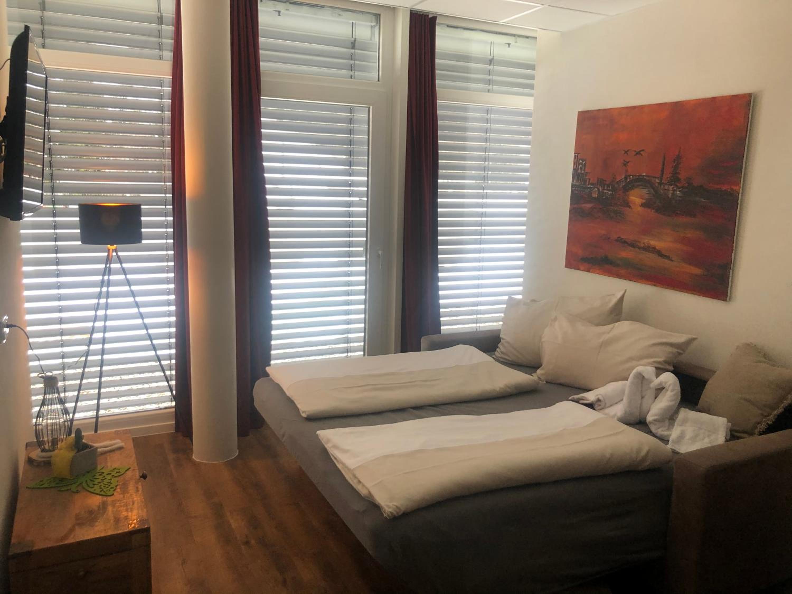 One-Bedroom Apartment - Photo 4