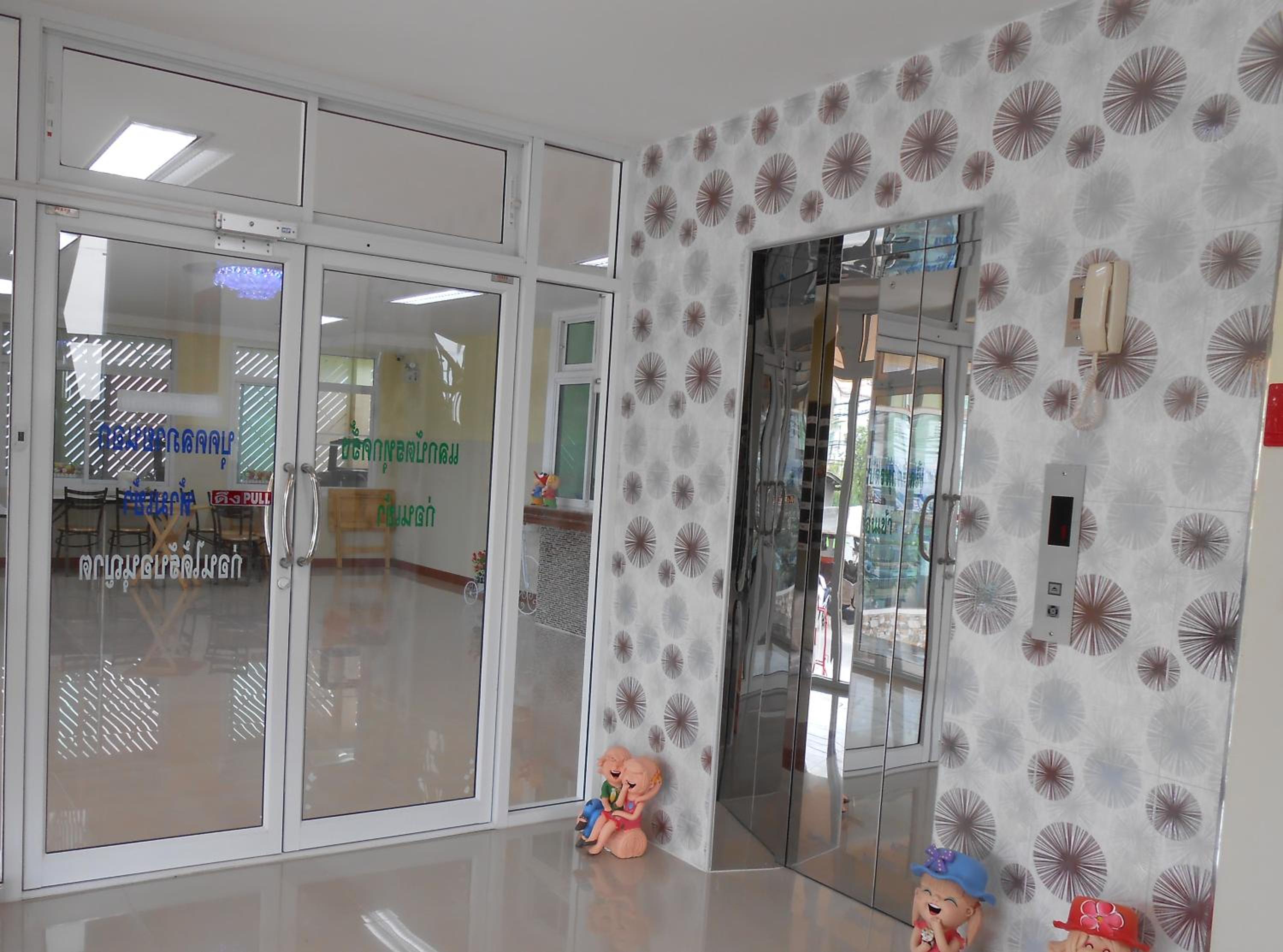 Twin Room with Balcony - Photo 6