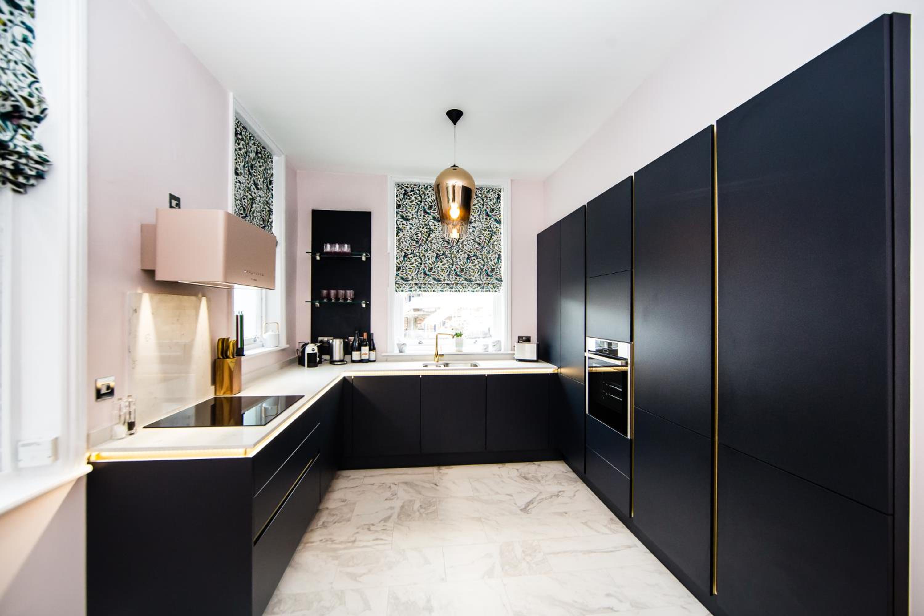 Four-Bedroom Apartment - Photo 33