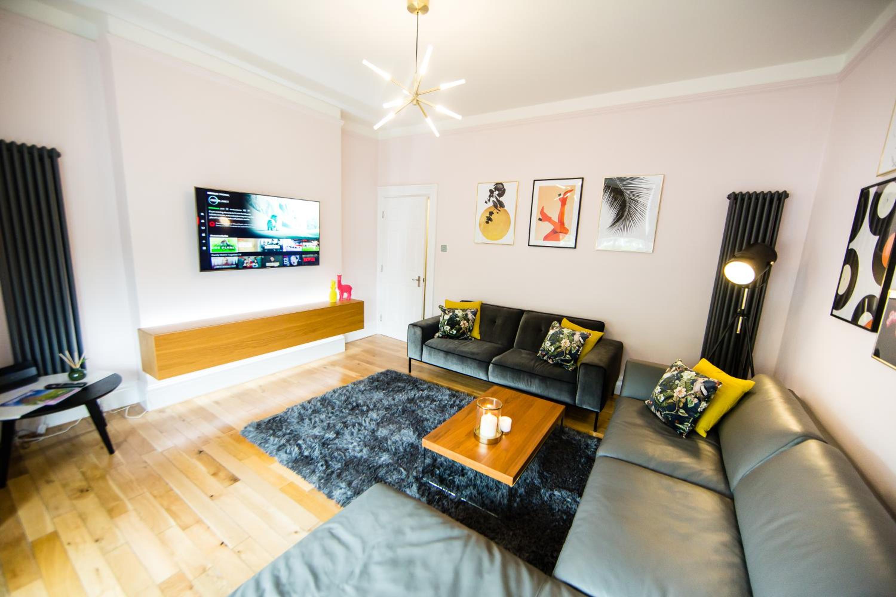 Four-Bedroom Apartment - Photo 7