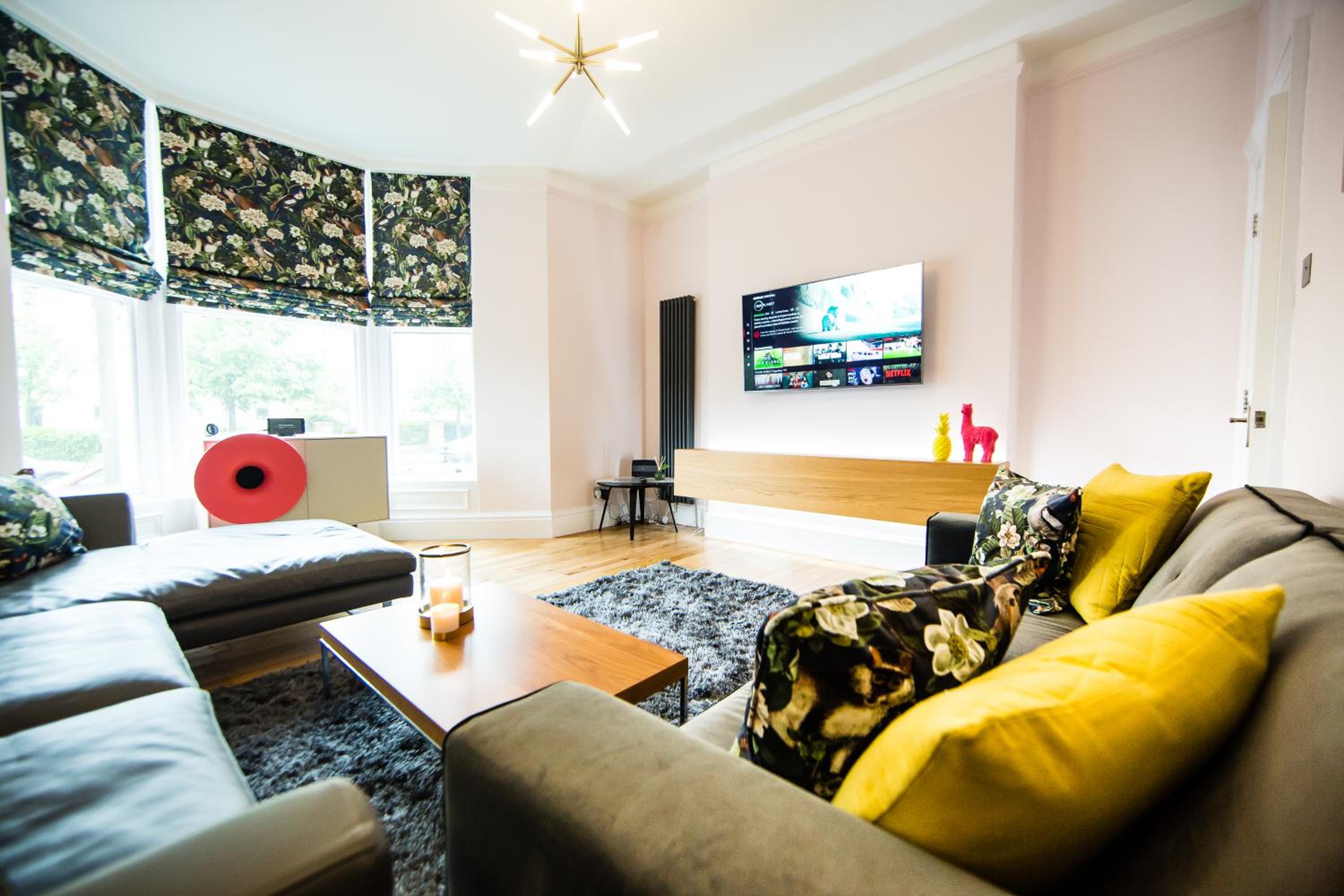 Four-Bedroom Apartment - Photo 5