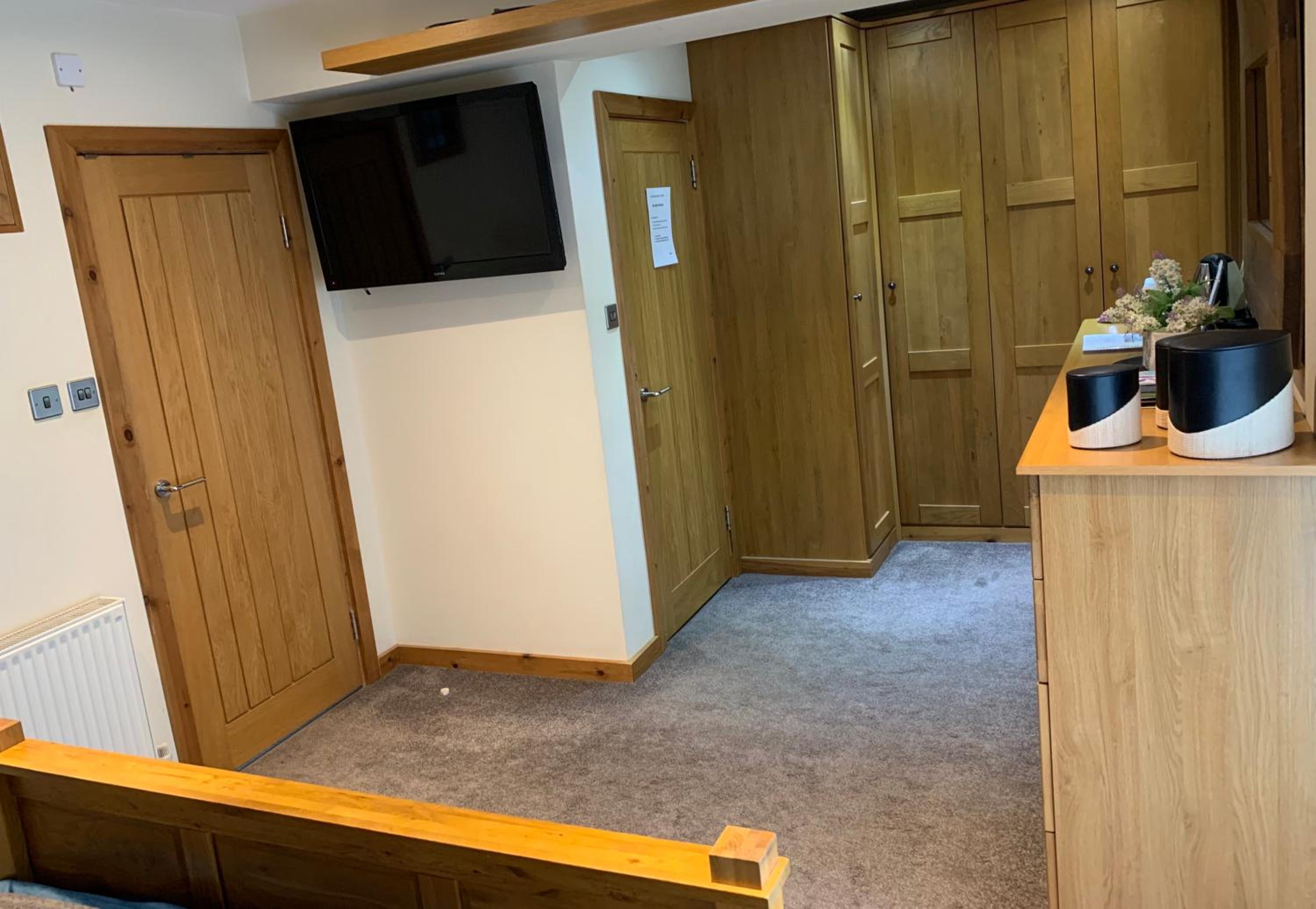 Deluxe King Room - Photo 2
