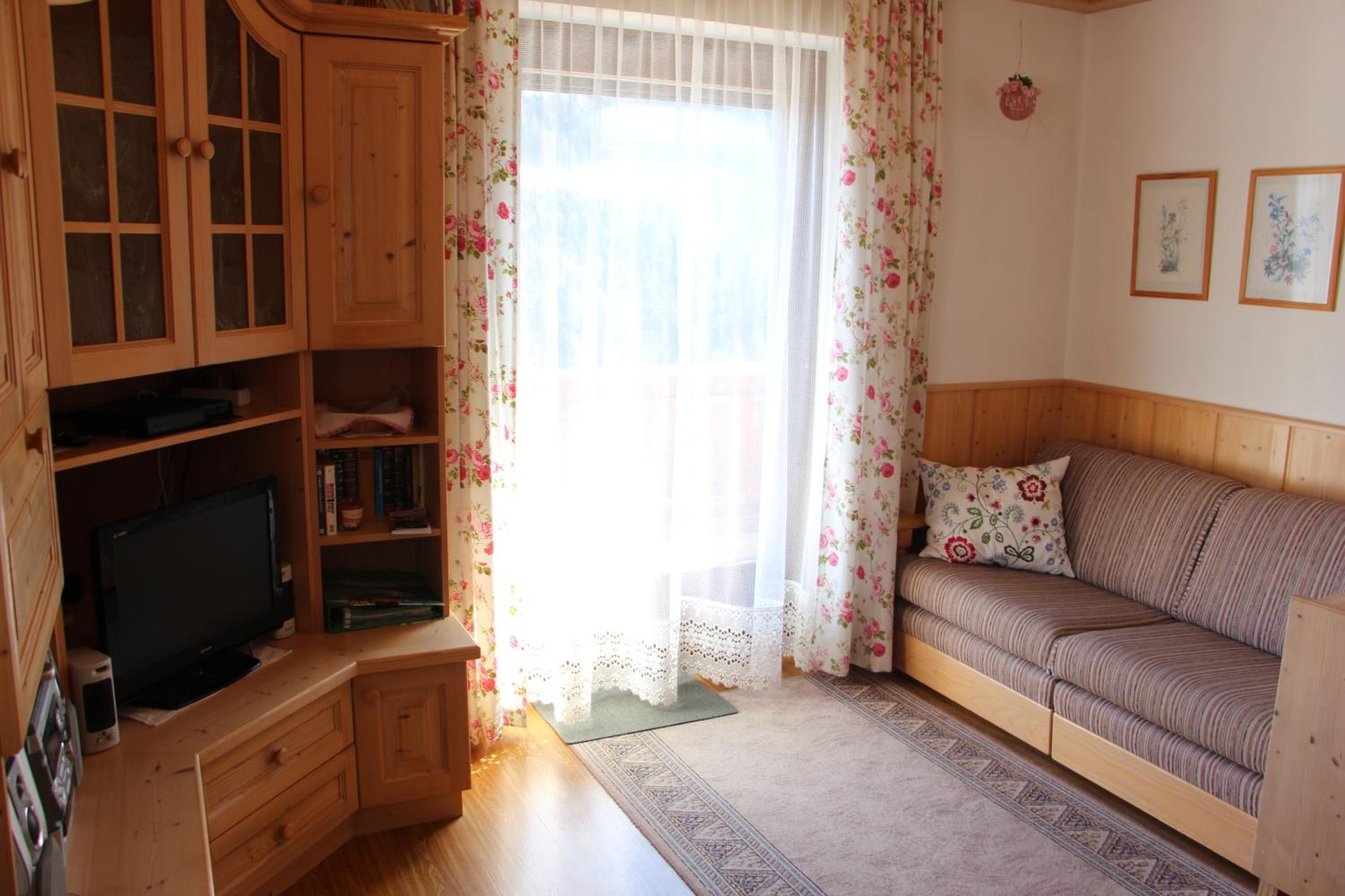Apartment with Balcony photo 2