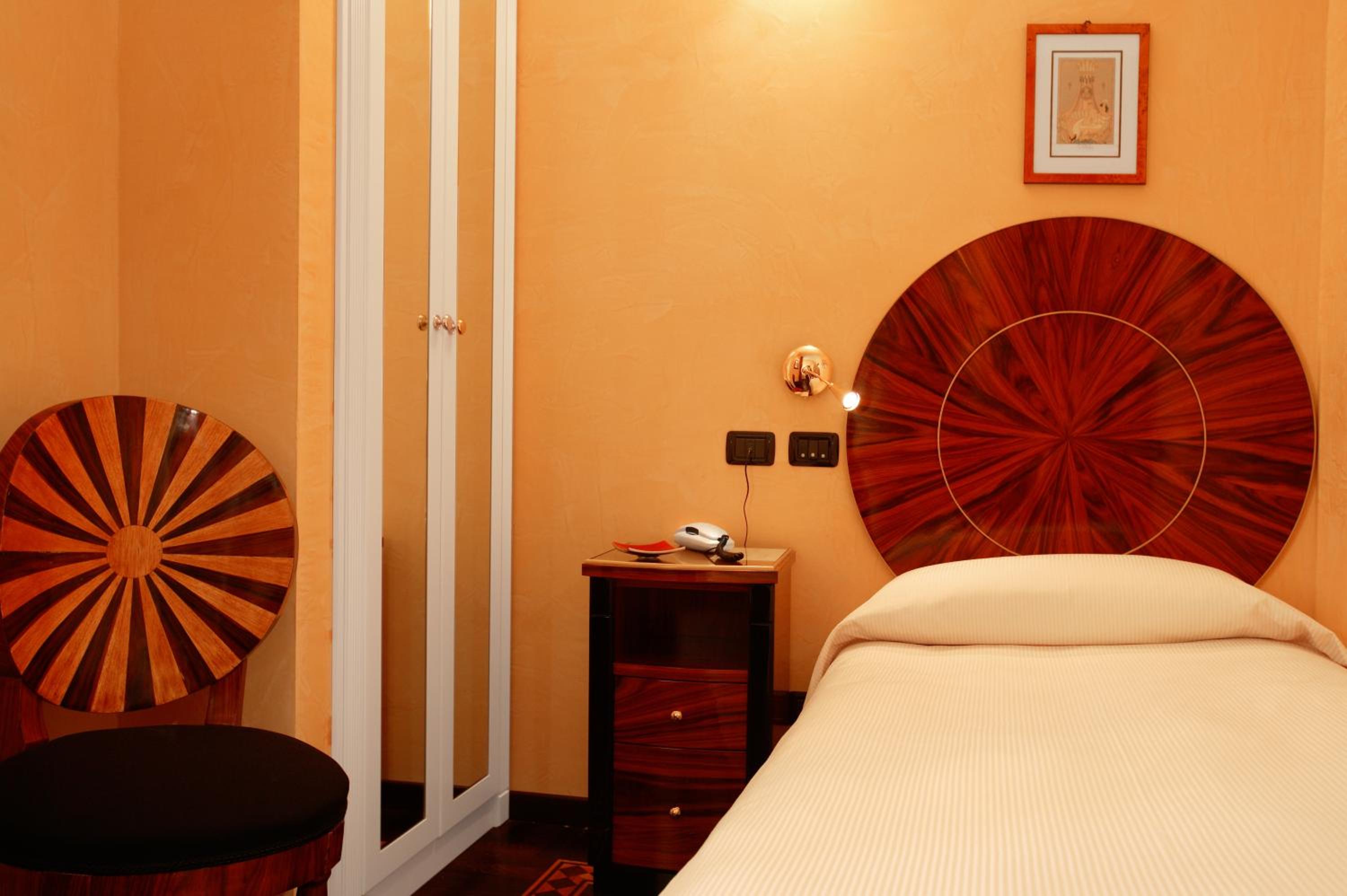 Single Room photo 3
