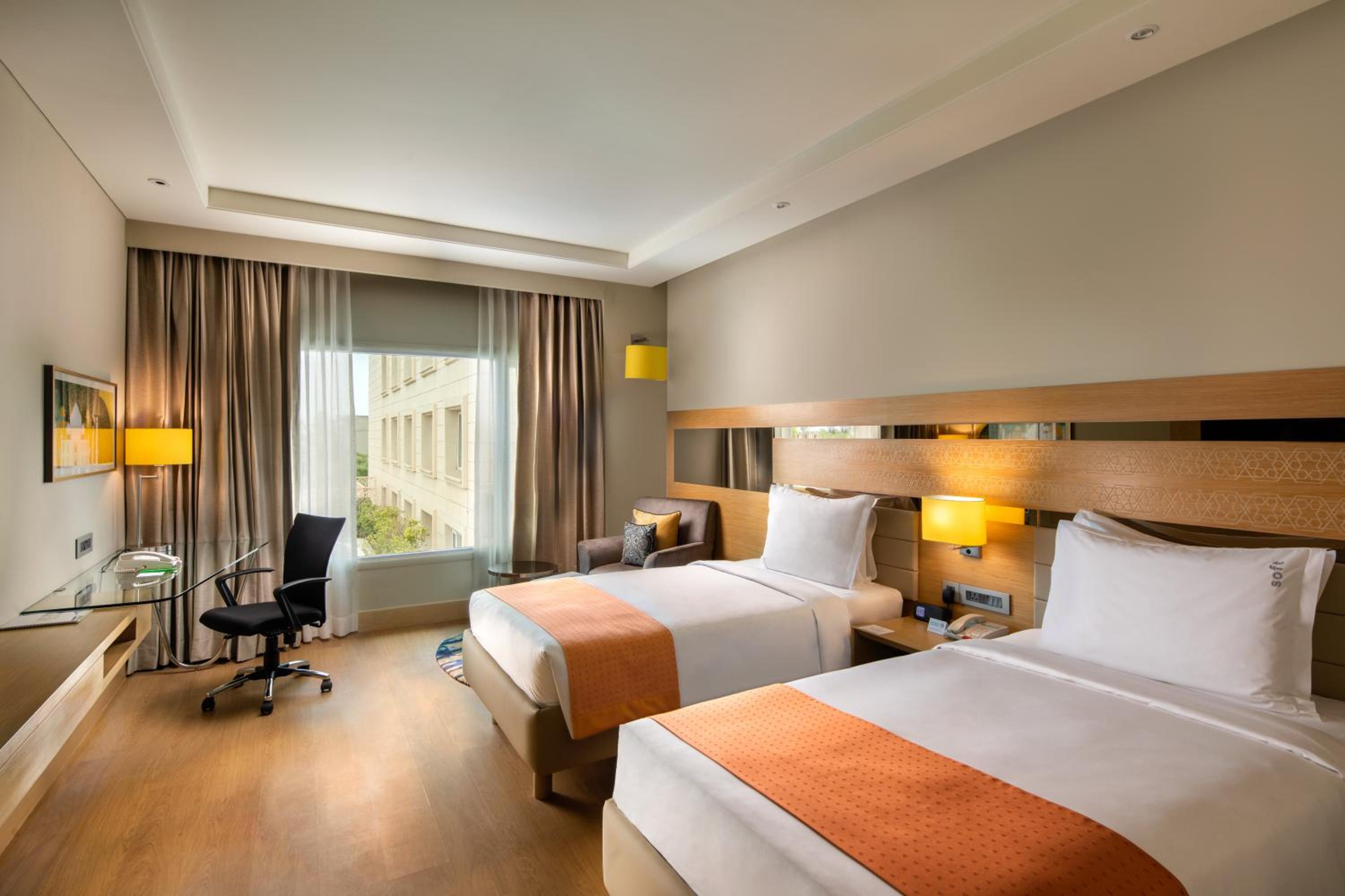 Standard Twin Room with 15% off on F&B | 20% off on laundry | Happy Hours (1+1) from 12 noon to 8 pm