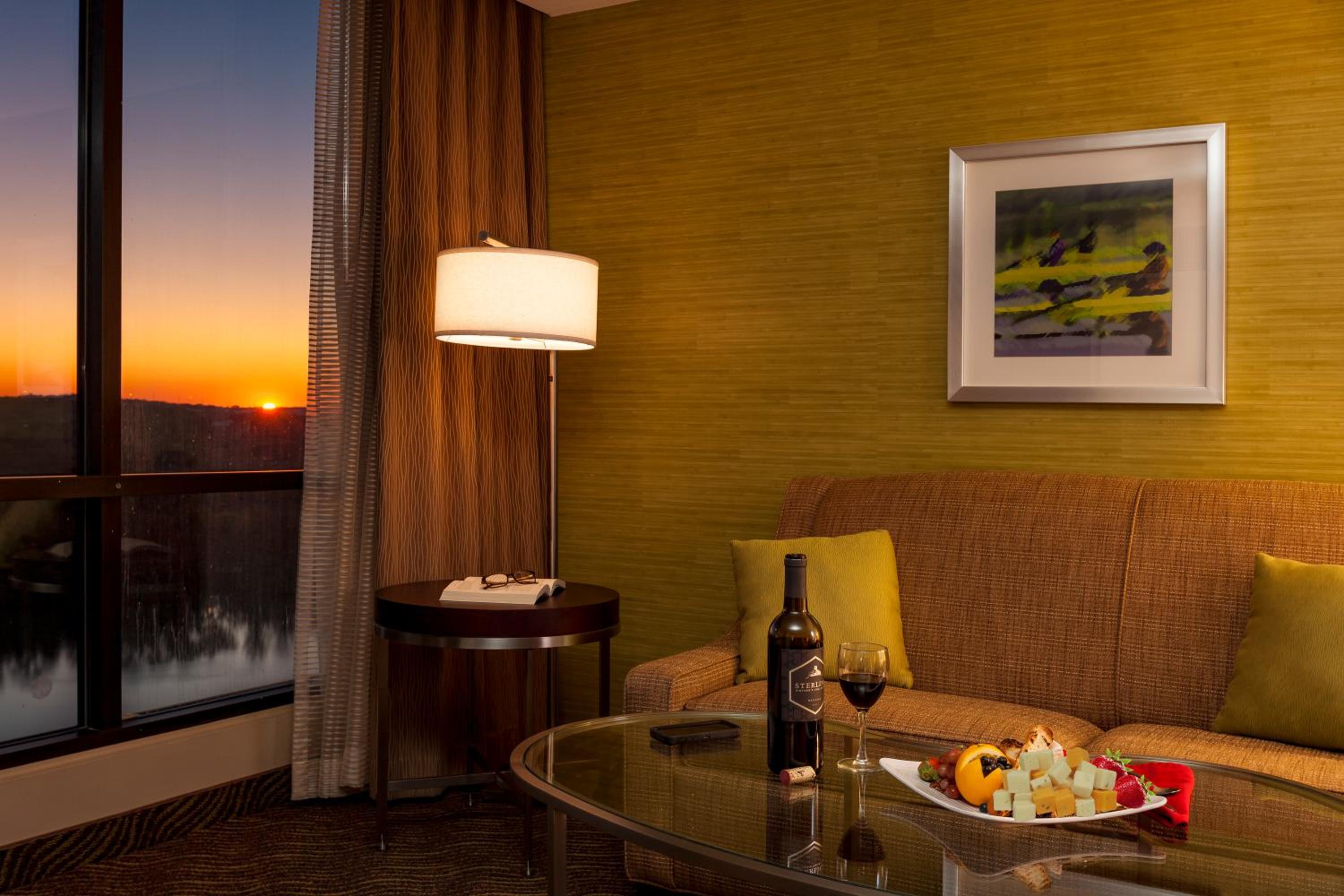 Deluxe King Room - Photo 3