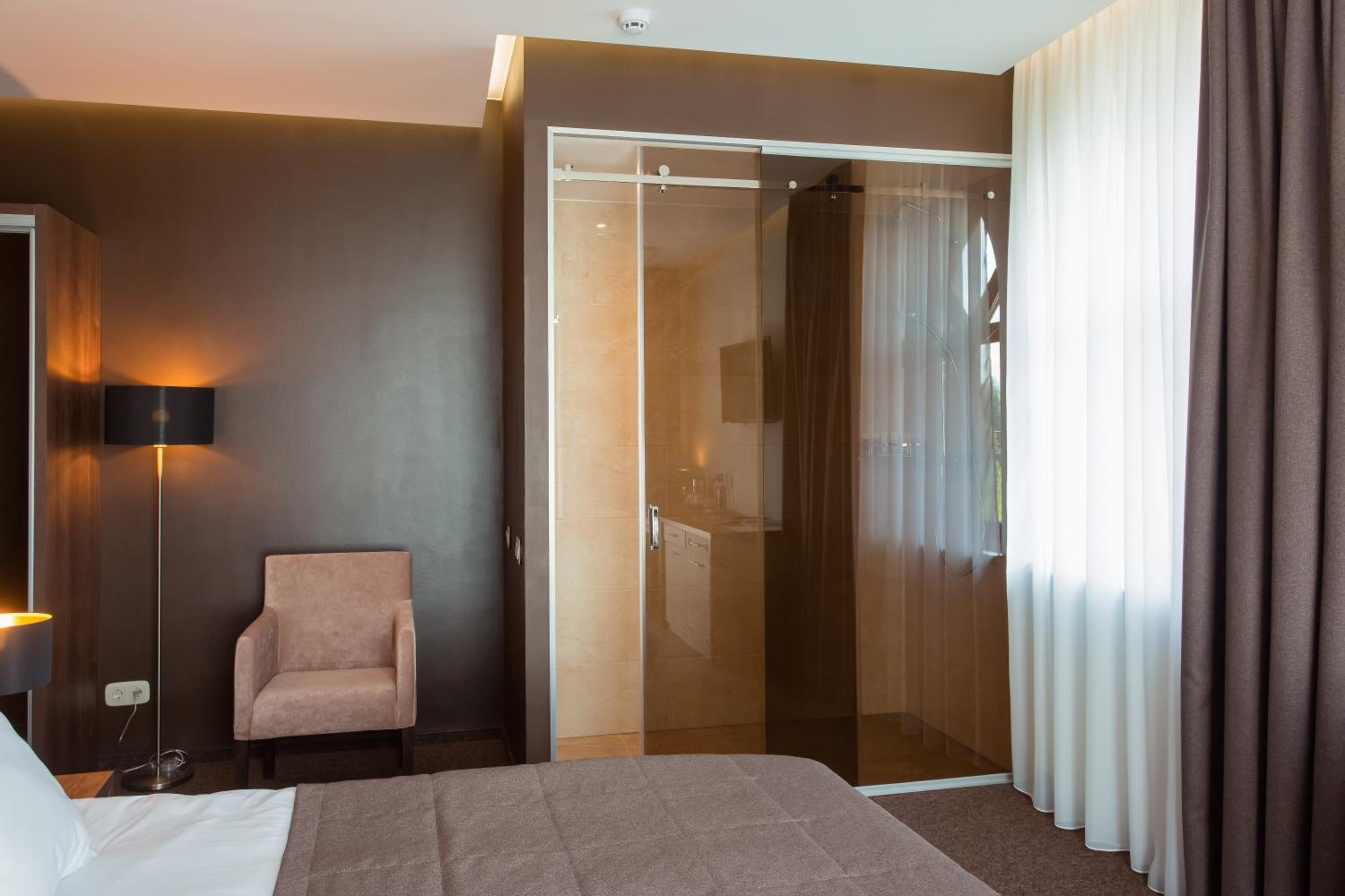 Deluxe King Room and Access to the Spa photo 2