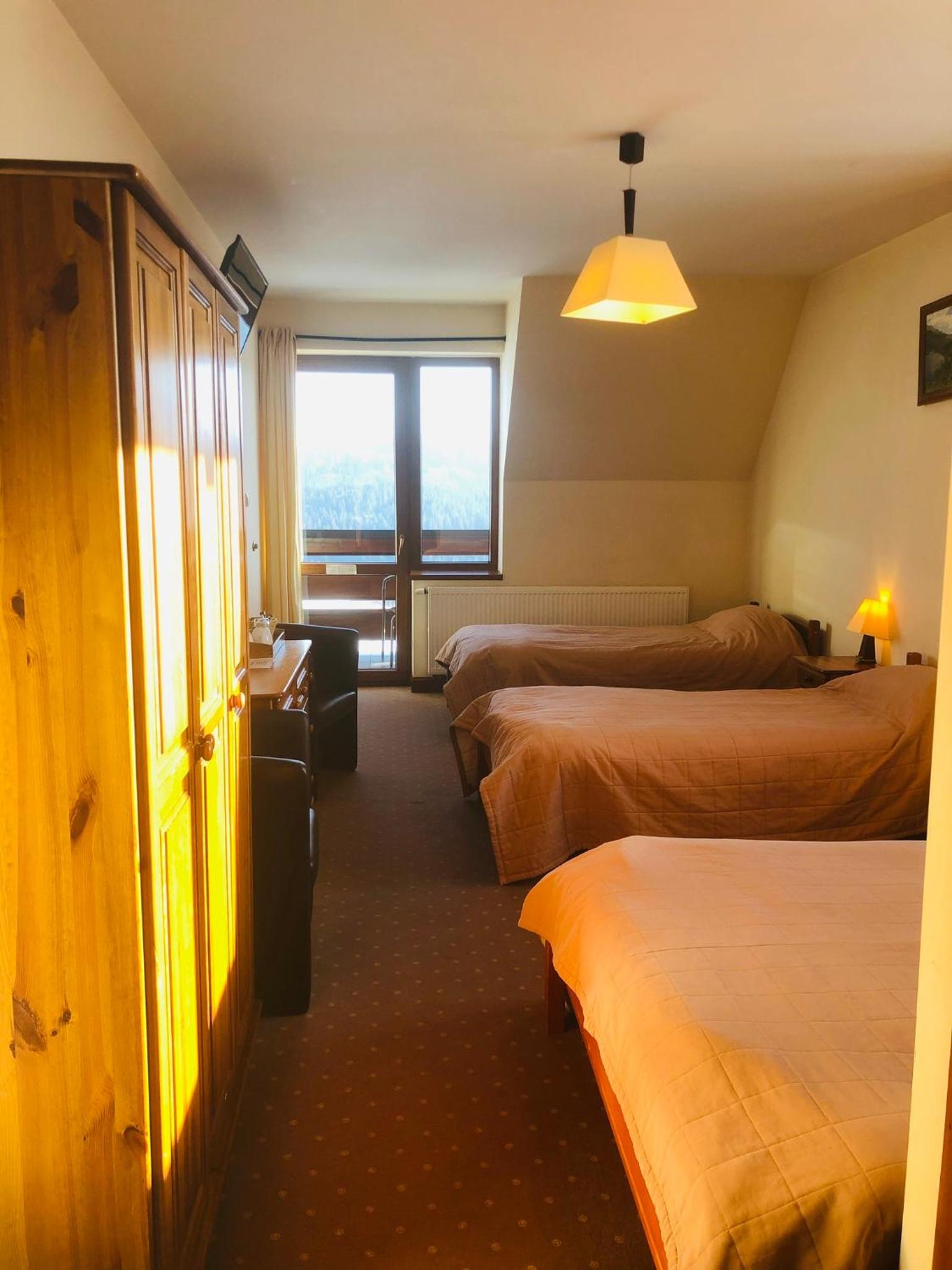 Quadruple Room with Mountain View photo 2