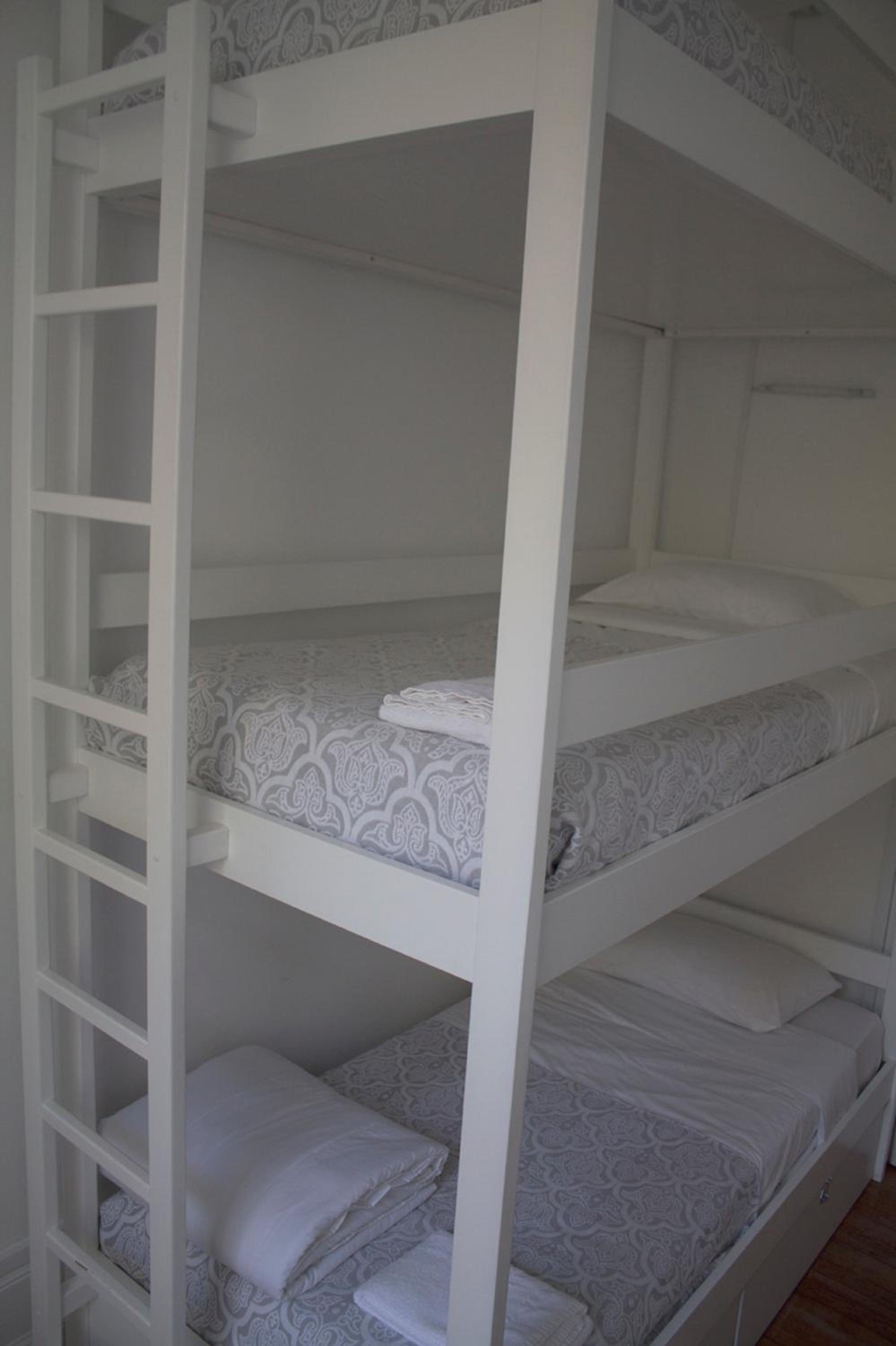 Bed in 3-Bed Dormitory Room with Shared Bathroom photo 3