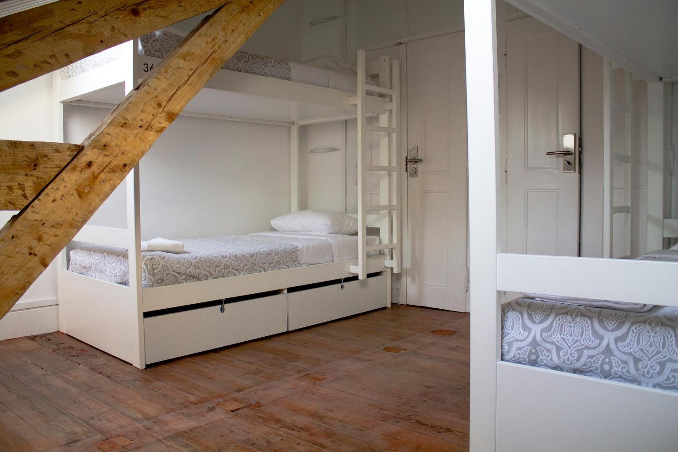 Bed in 4-Bed Dormitory Room with Shared Bathroom photo 3
