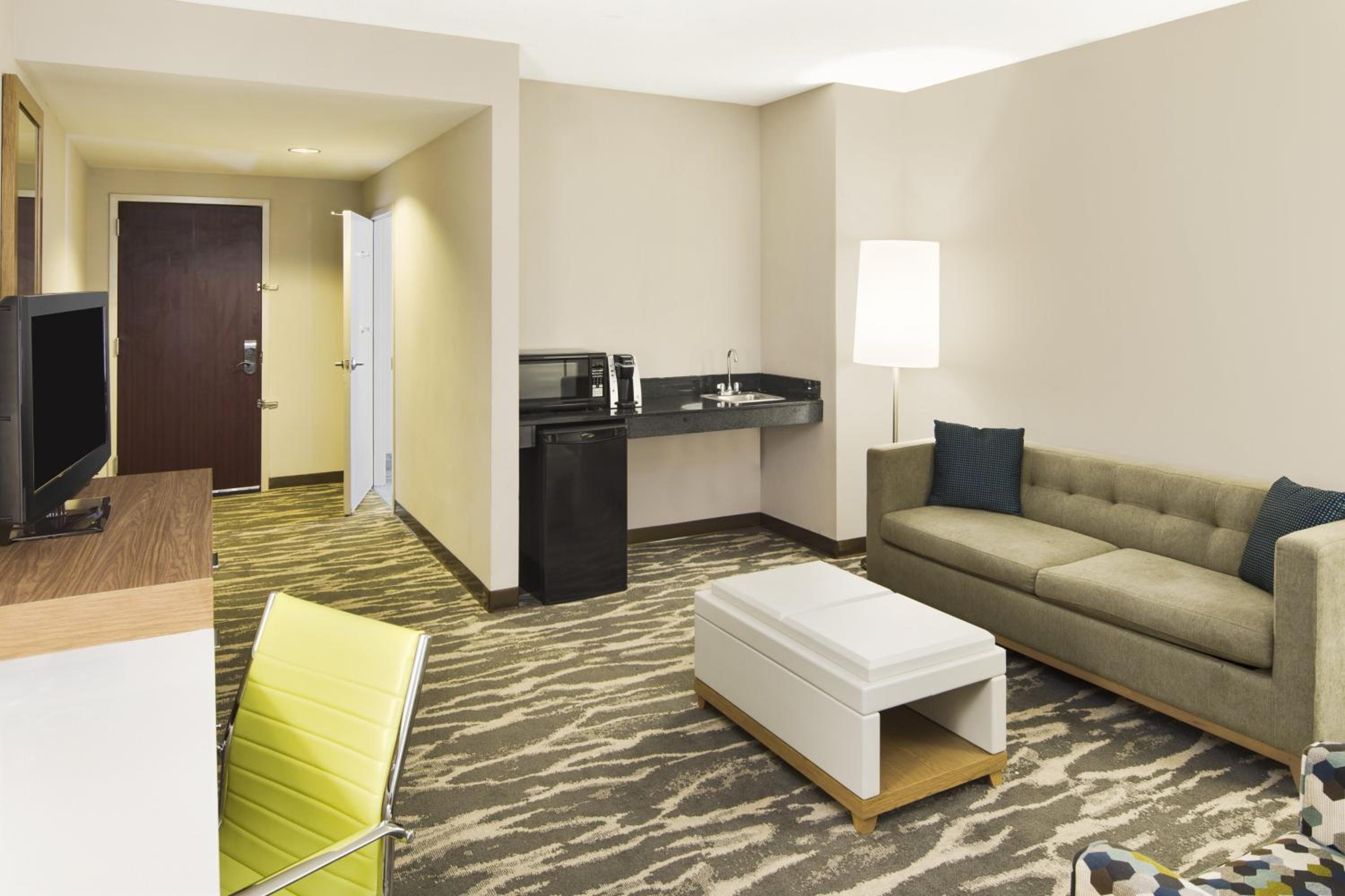 One-Bedroom King Suite - Photo 3