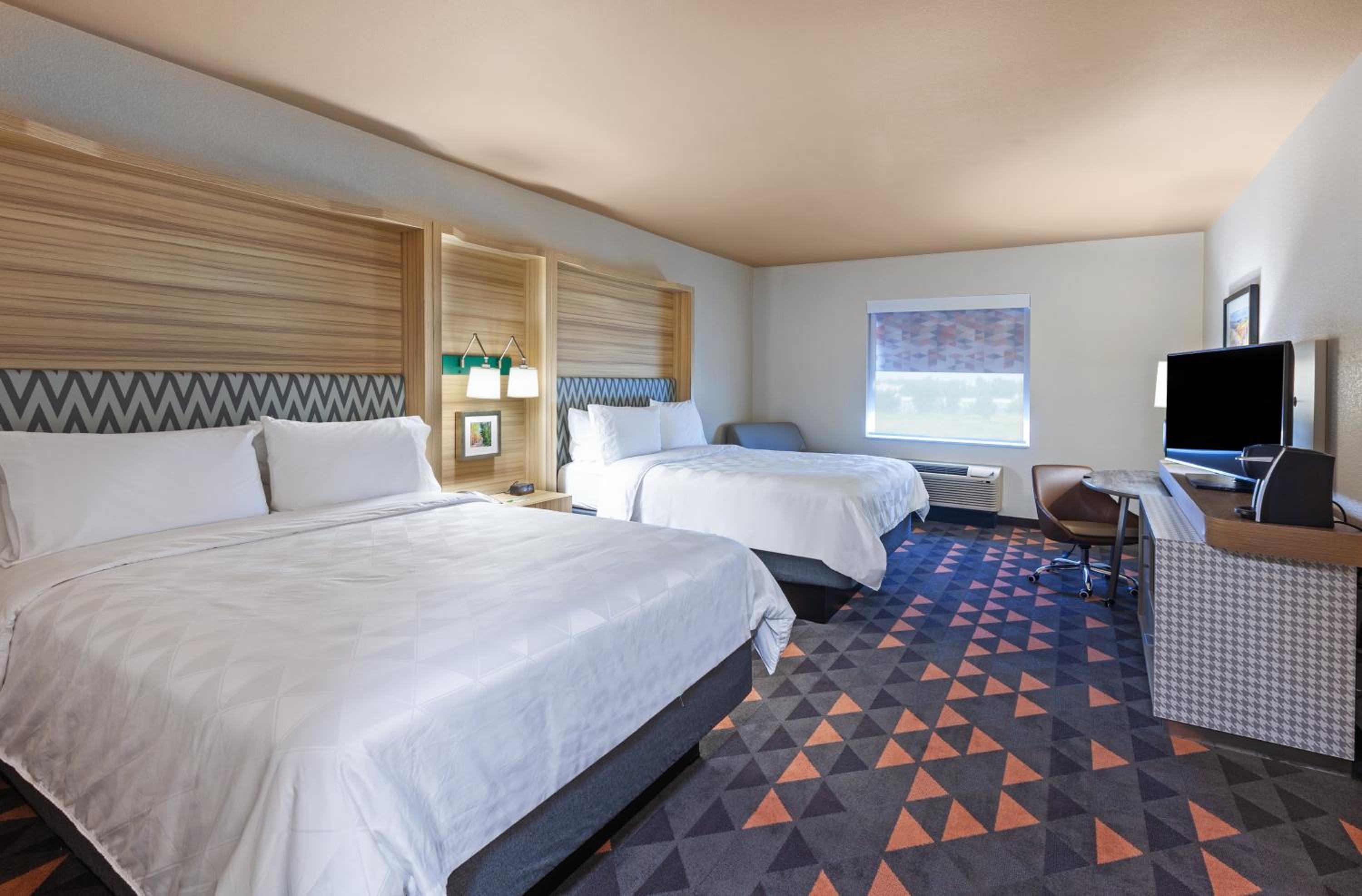 Standard Room with Two Queen Beds - Photo 1