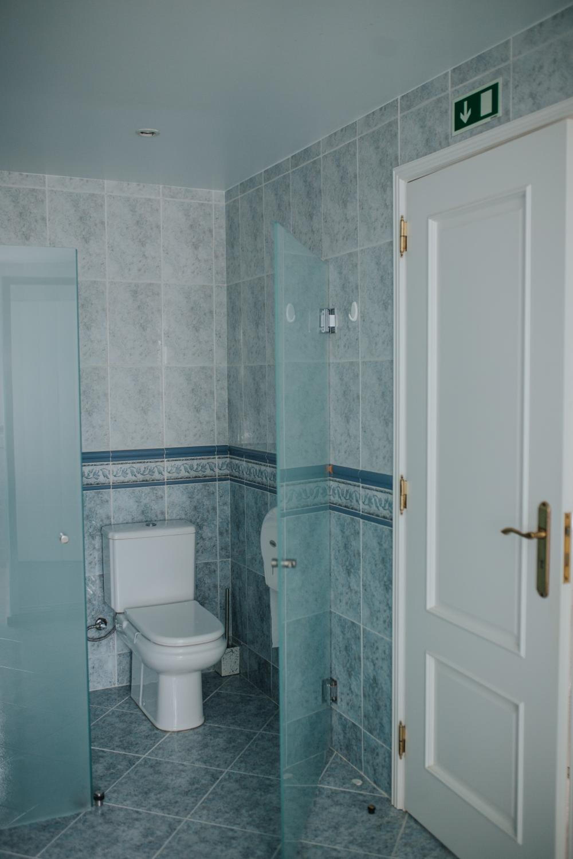 Double or Twin Room with Shared Bathroom photo 2