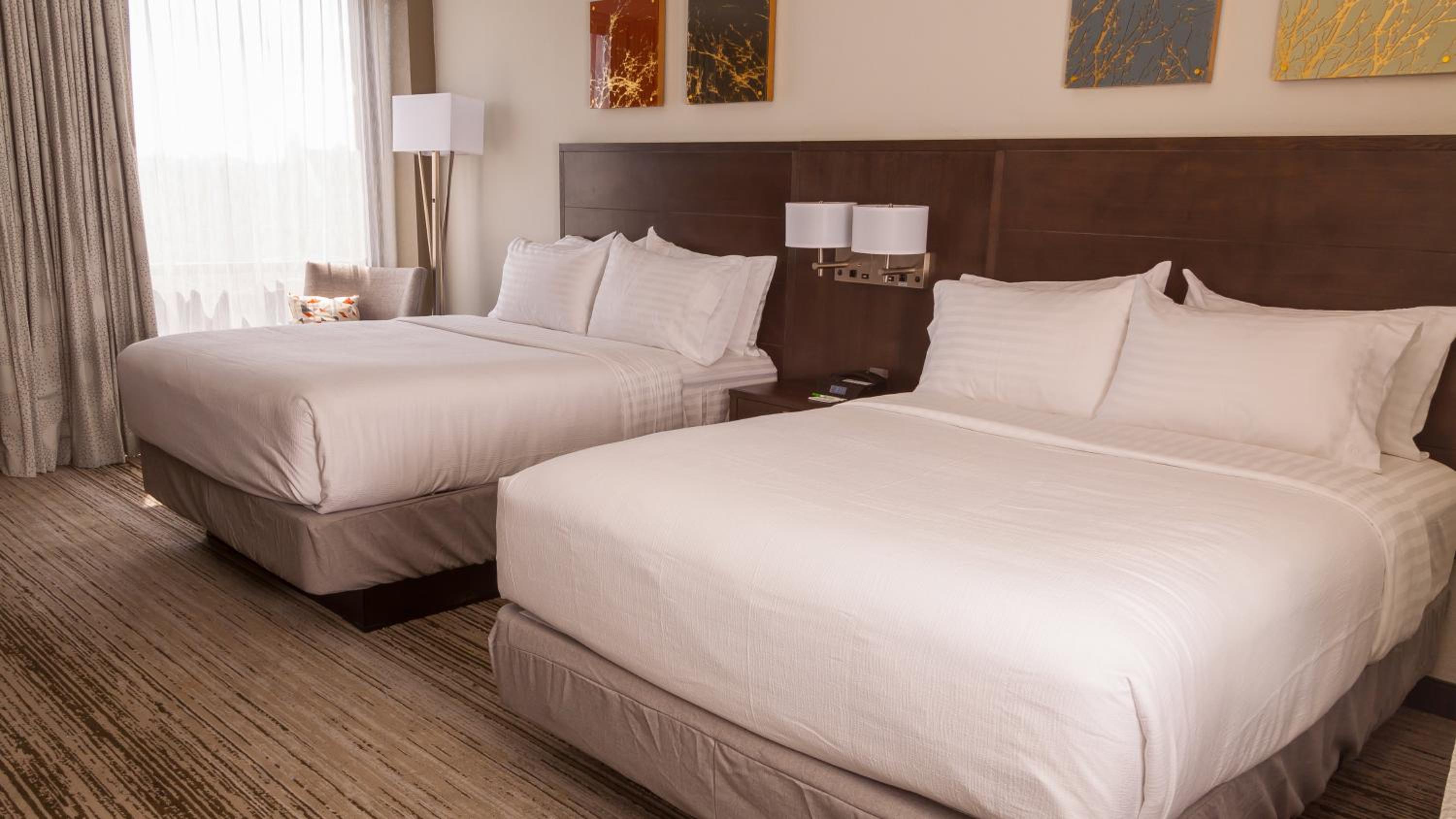 Standard Room with Two Queen Beds - Photo 1