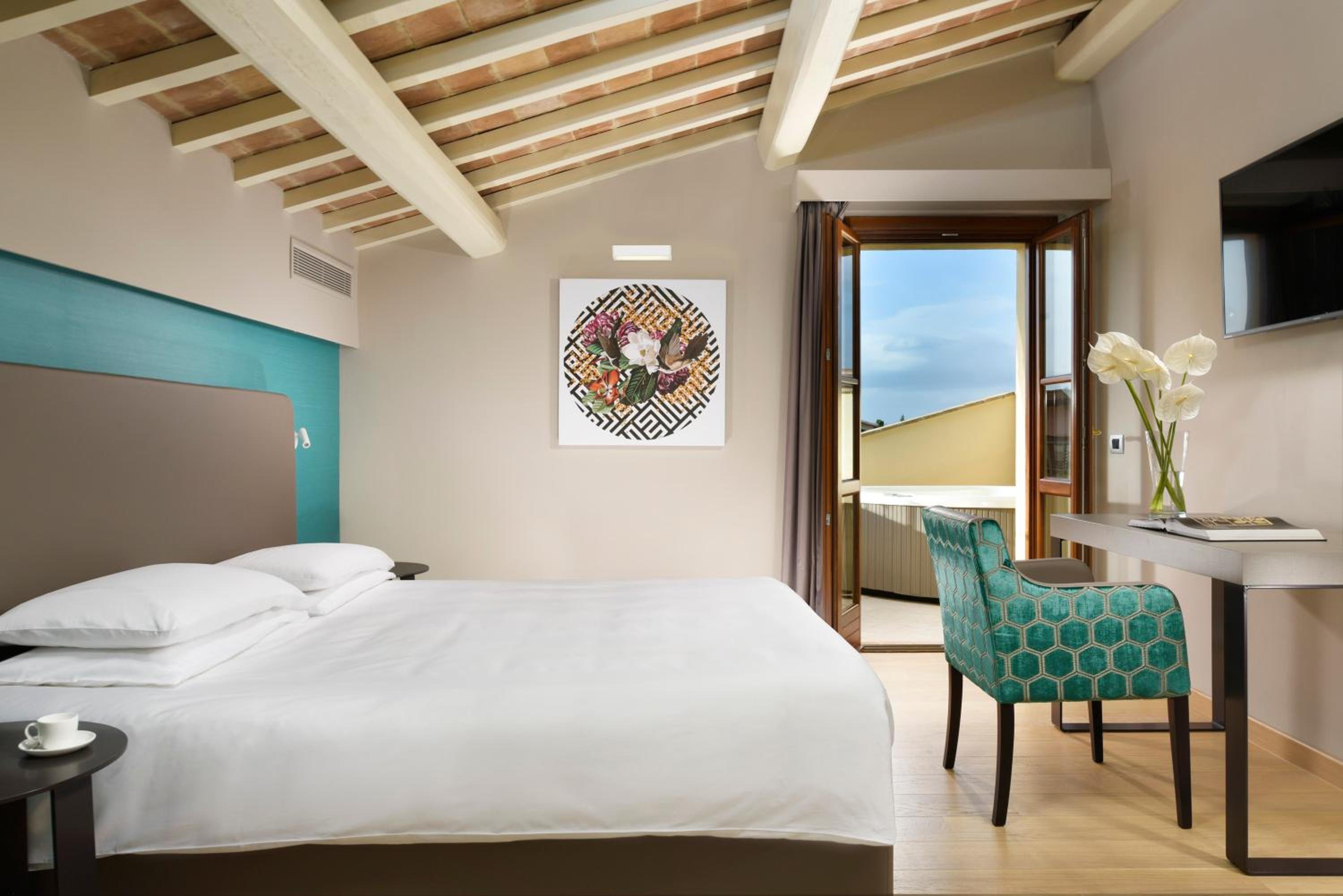 Suite with External Spa Bath and Spa Access photo 3