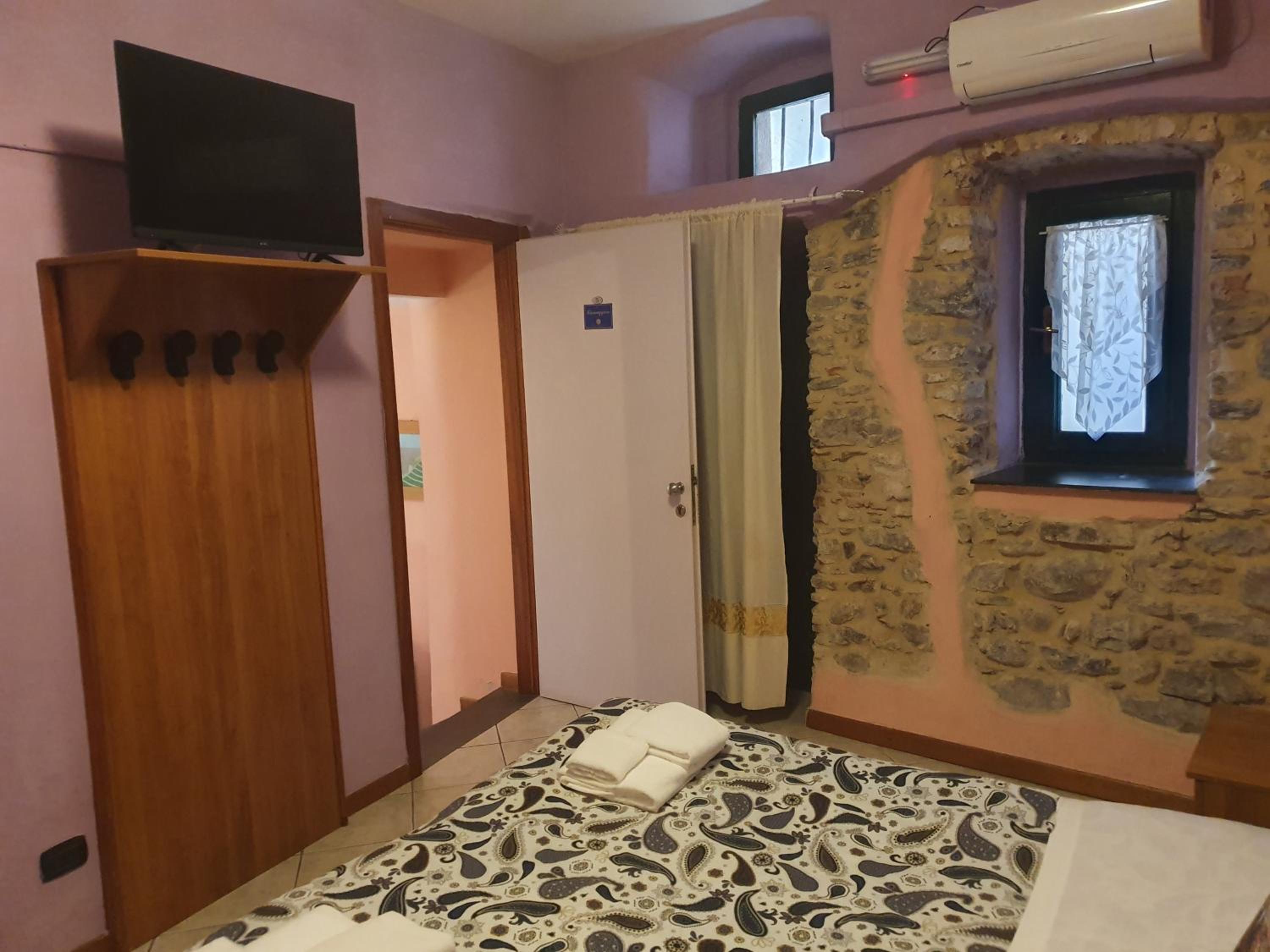 Small Double Room photo 3
