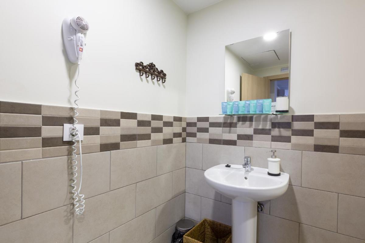 Double Room with Private Bathroom photo 3