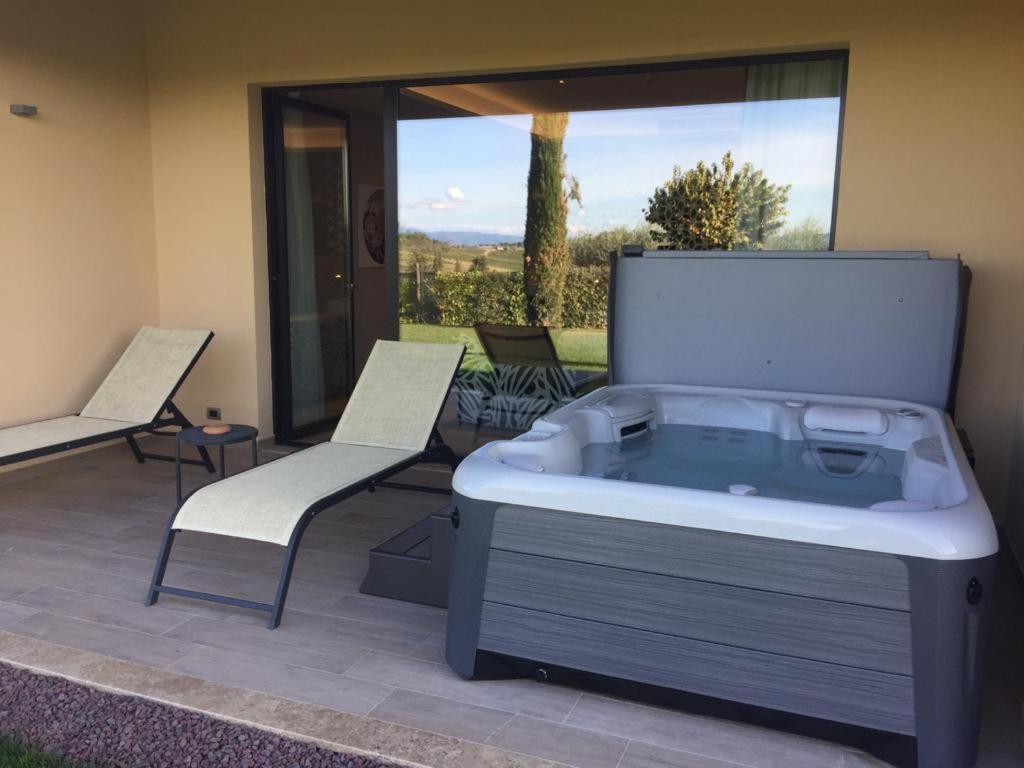 Suite with External Spa Bath and Spa Access photo 2