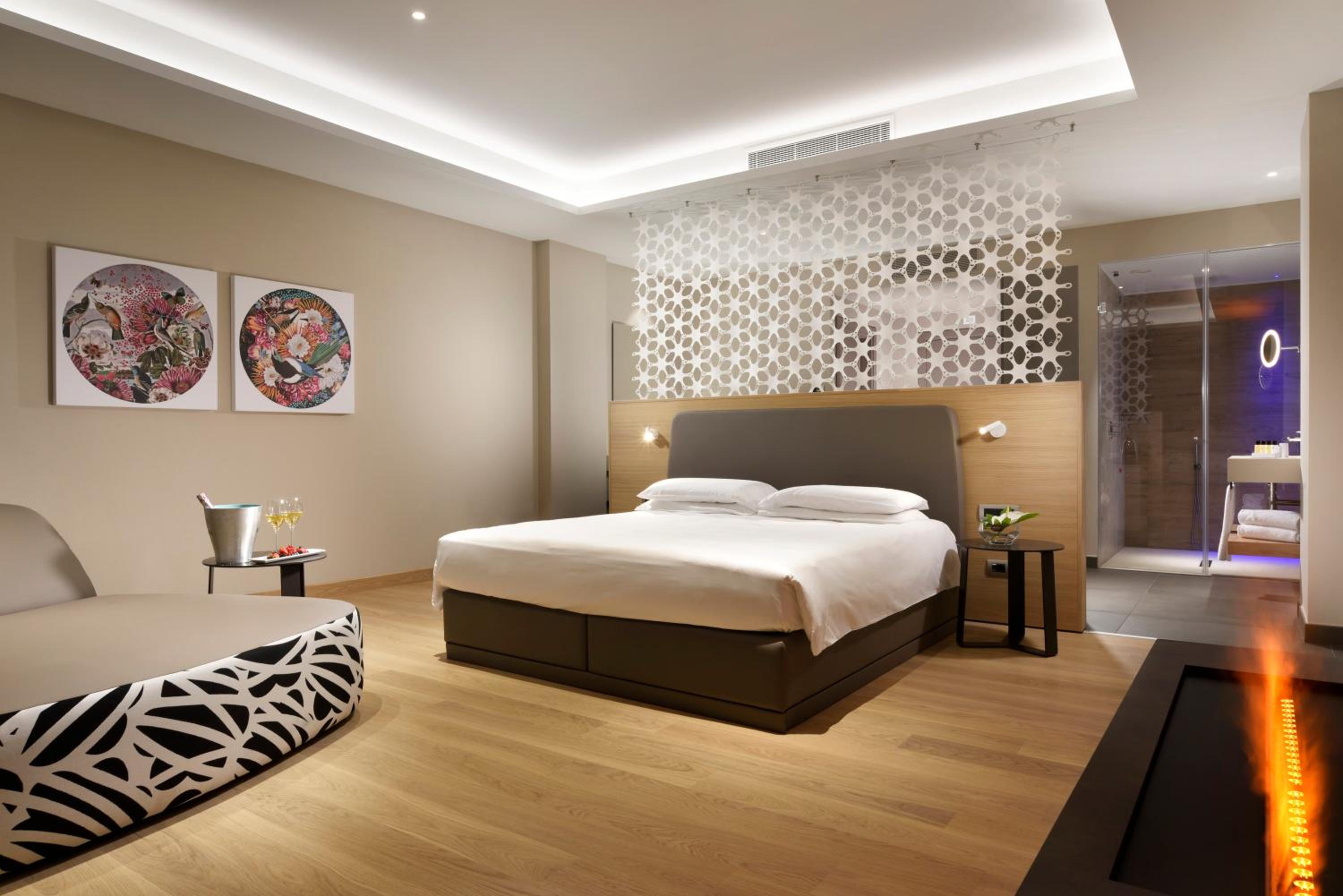 Suite with External Spa Bath and Spa Access photo 1