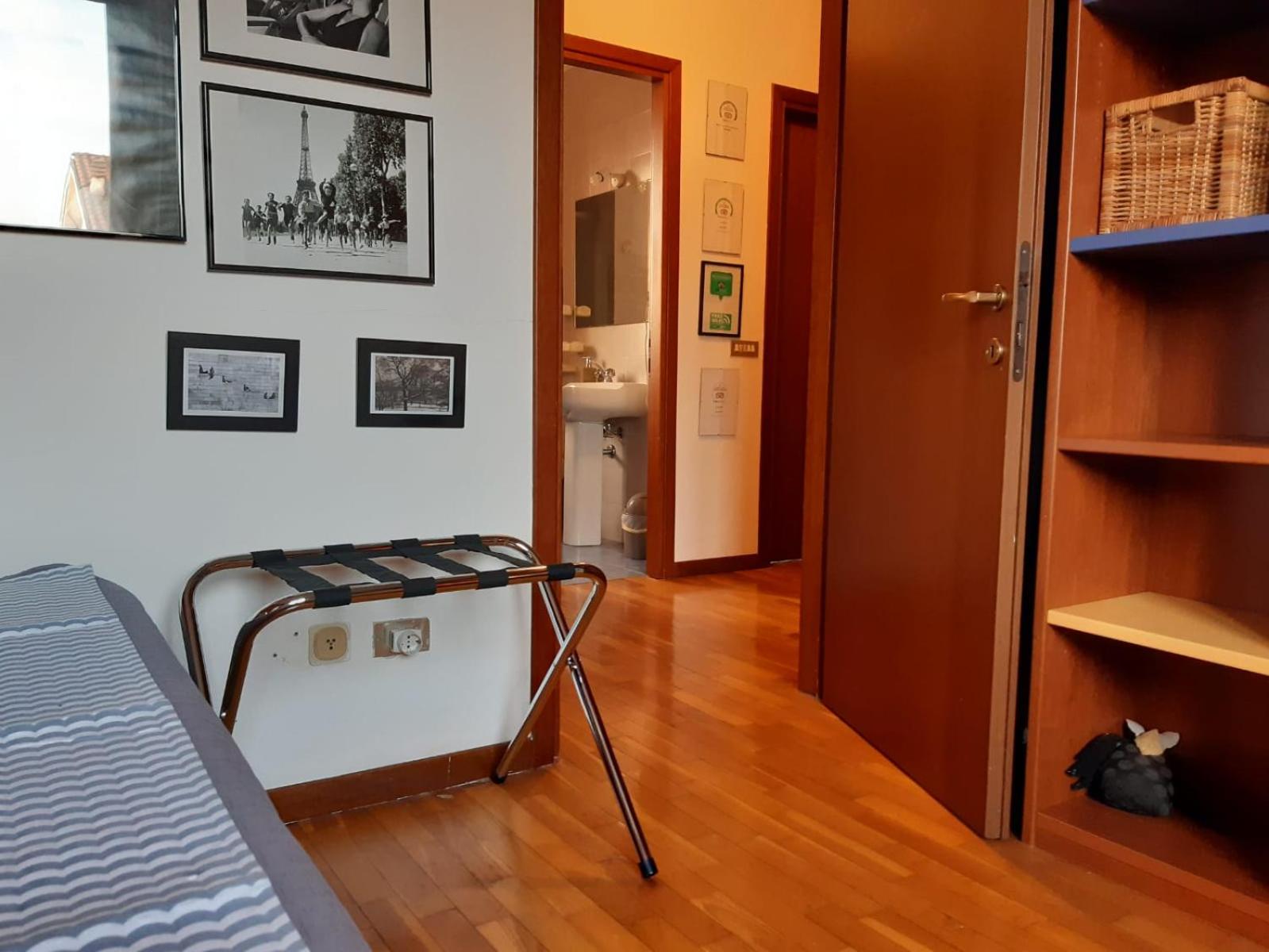 Standard Double Room With Shared Bathroom photo 3