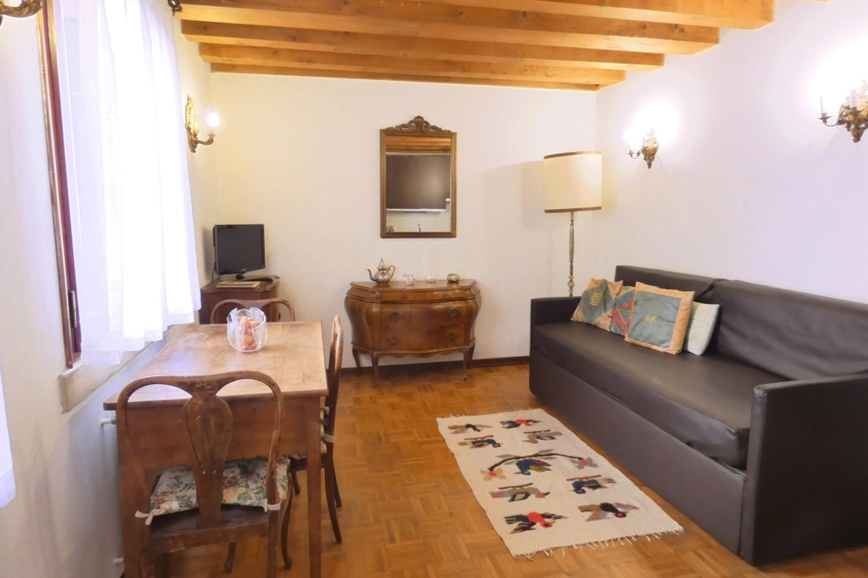 Apartment with Balcony photo 1