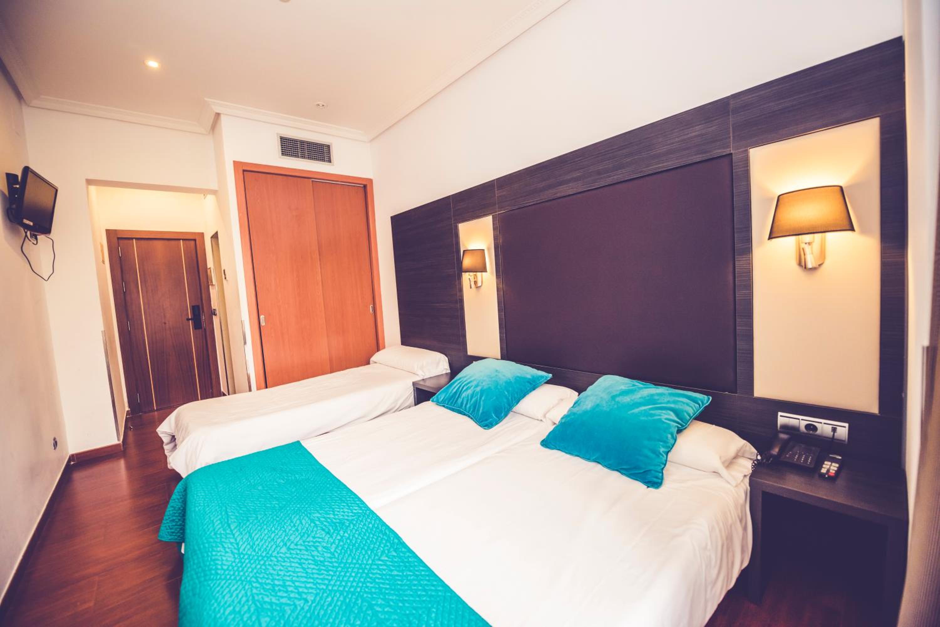 Triple Room - Photo 9