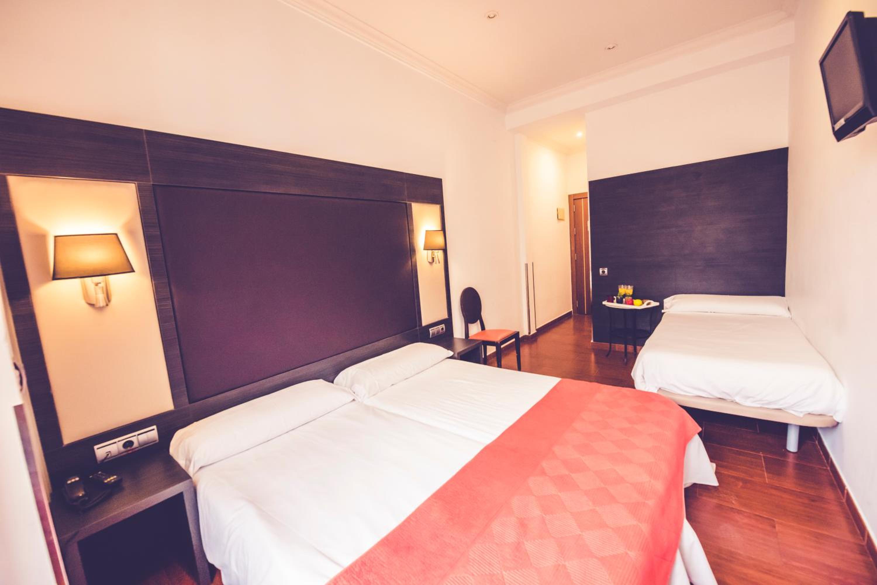 Triple Room - Photo 6