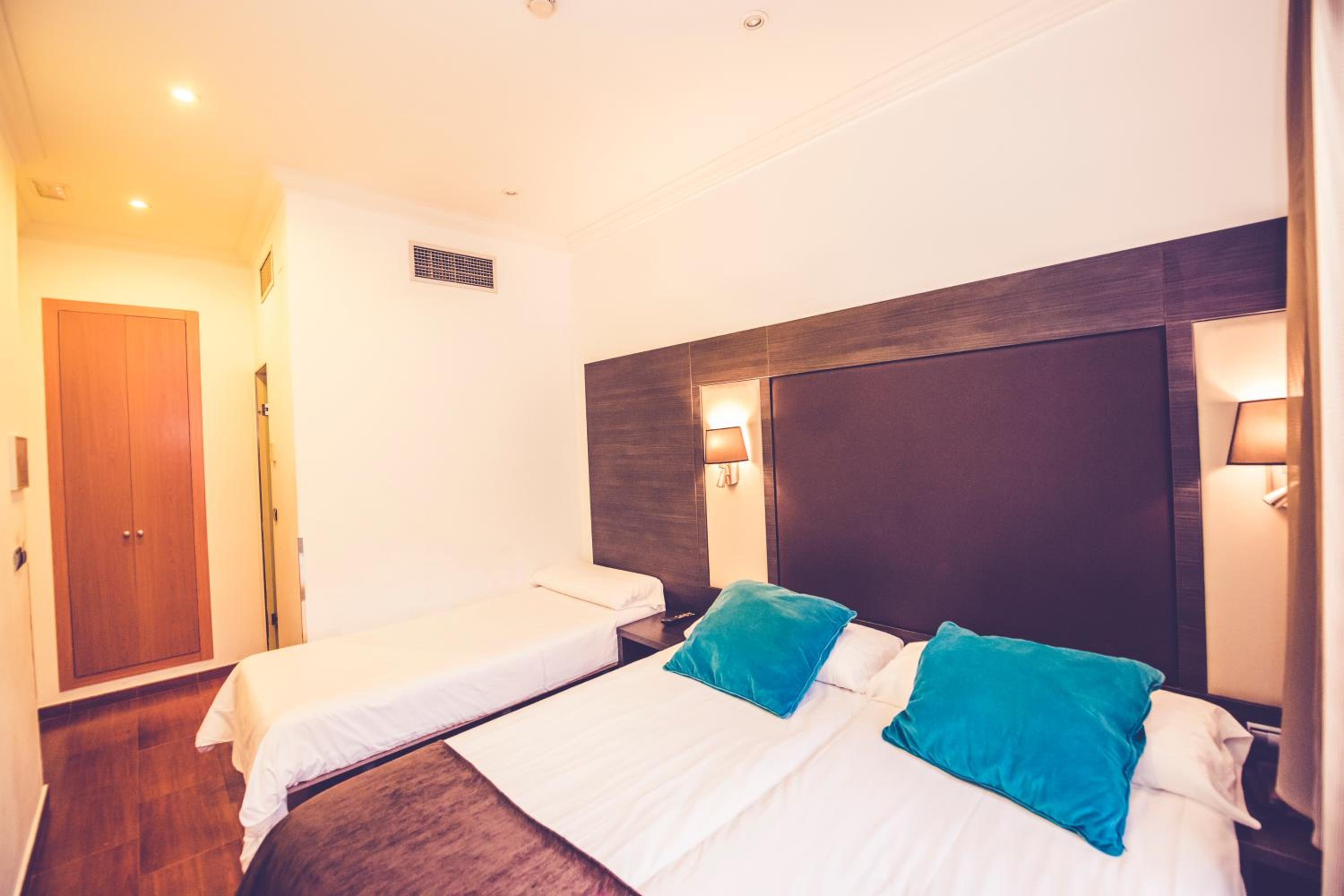 Triple Room - Photo 7