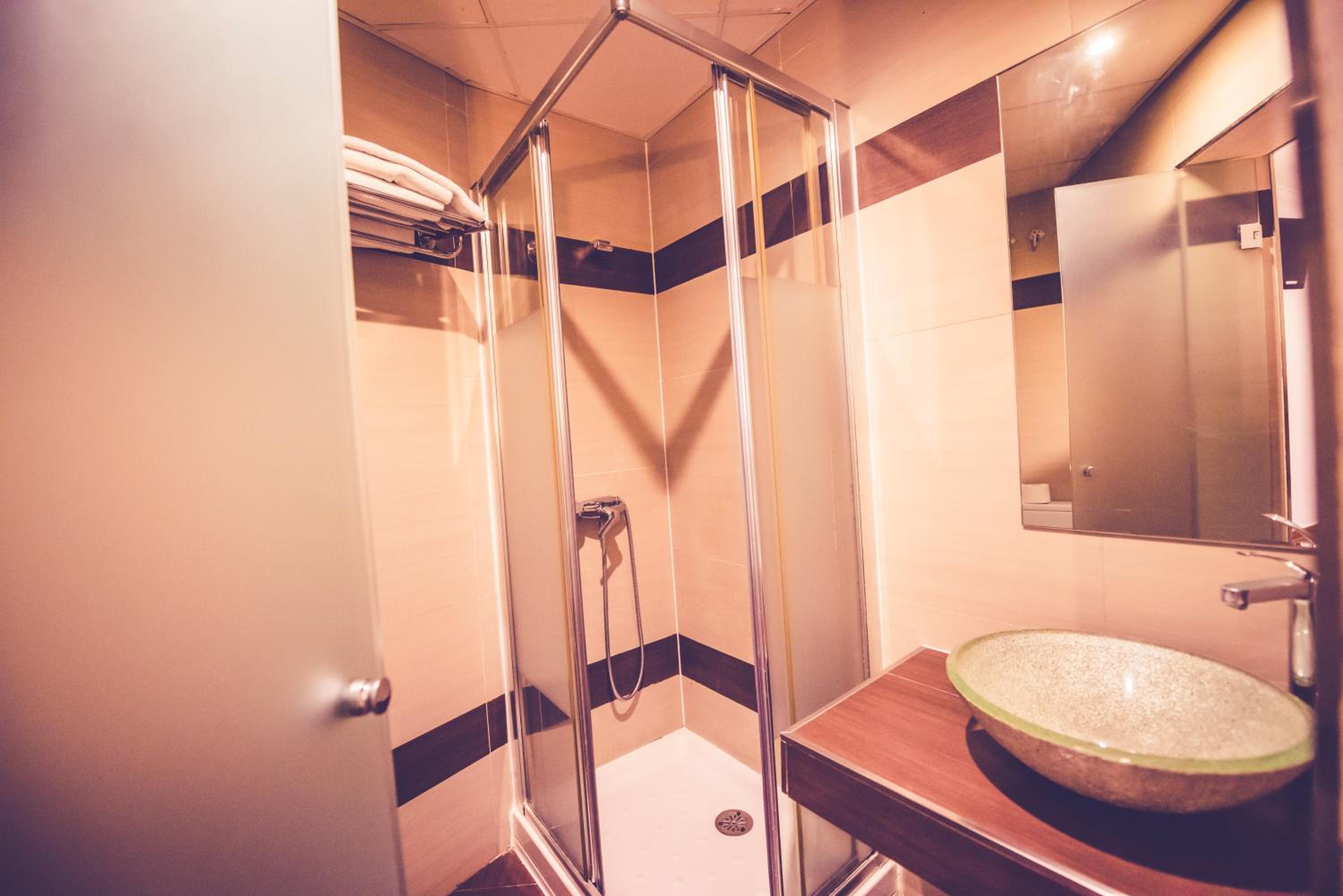 Double or Twin Room - Photo 14