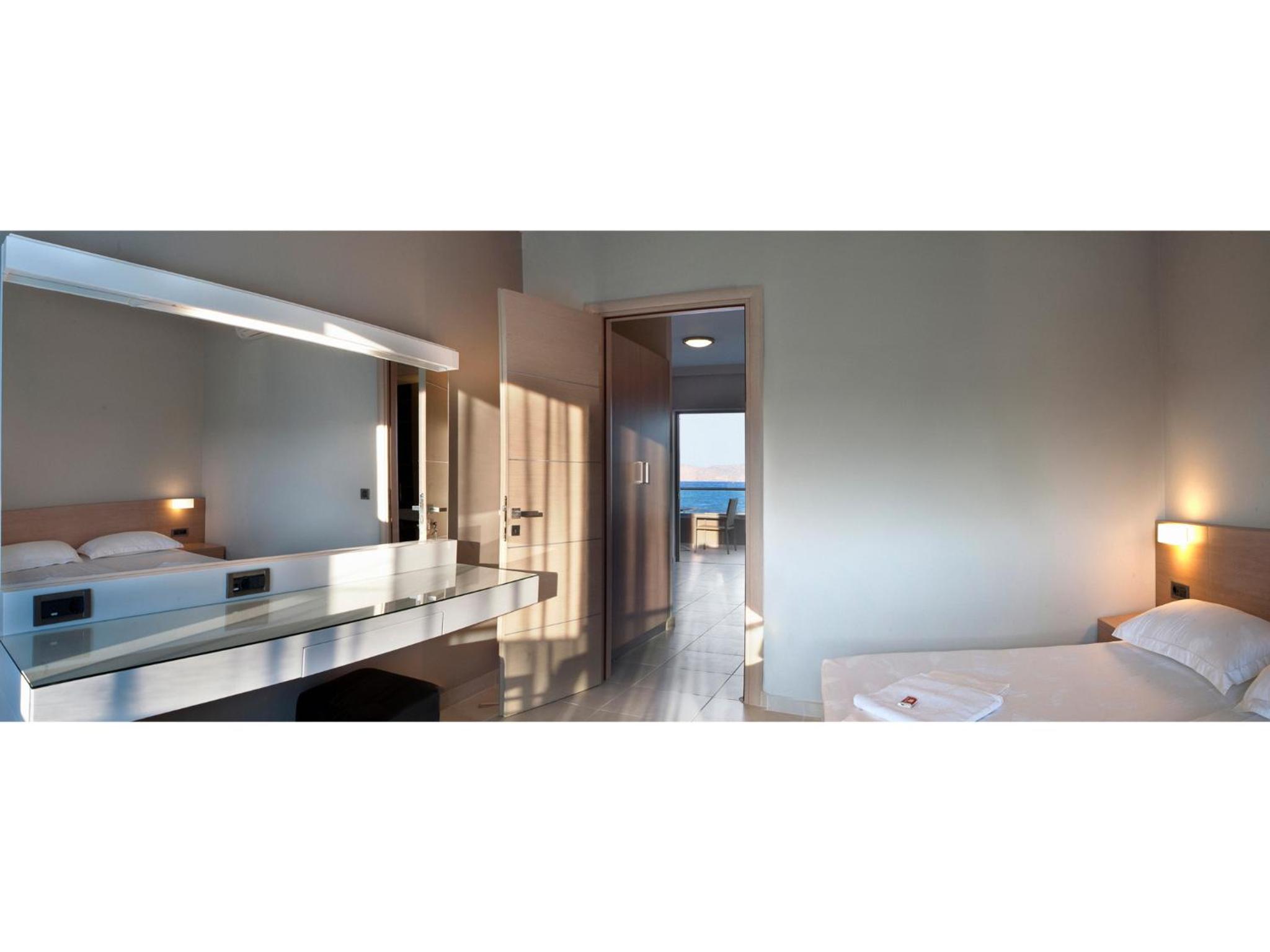 Apartment with Side Sea View