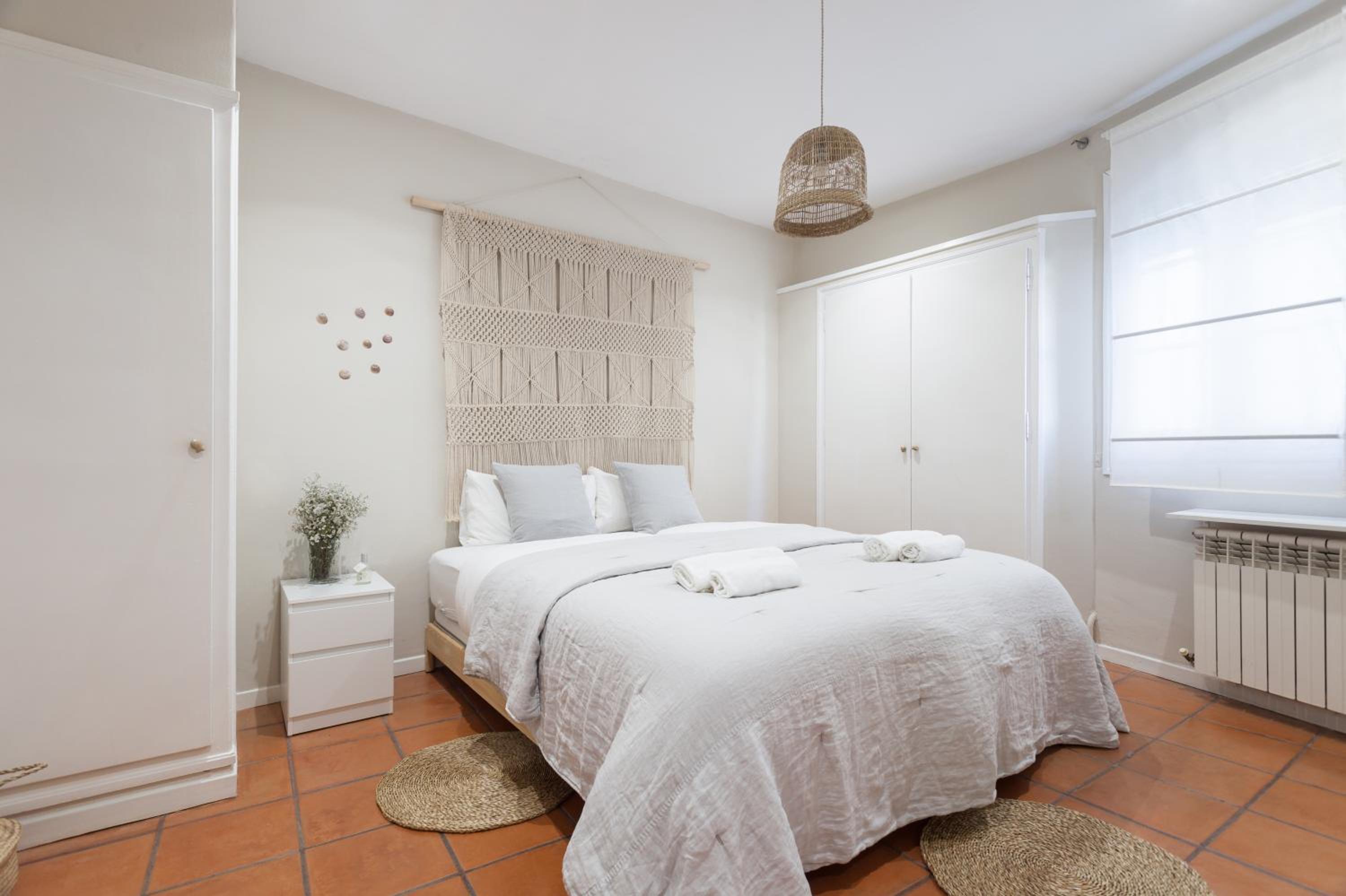 Three-Bedroom House - Photo 4