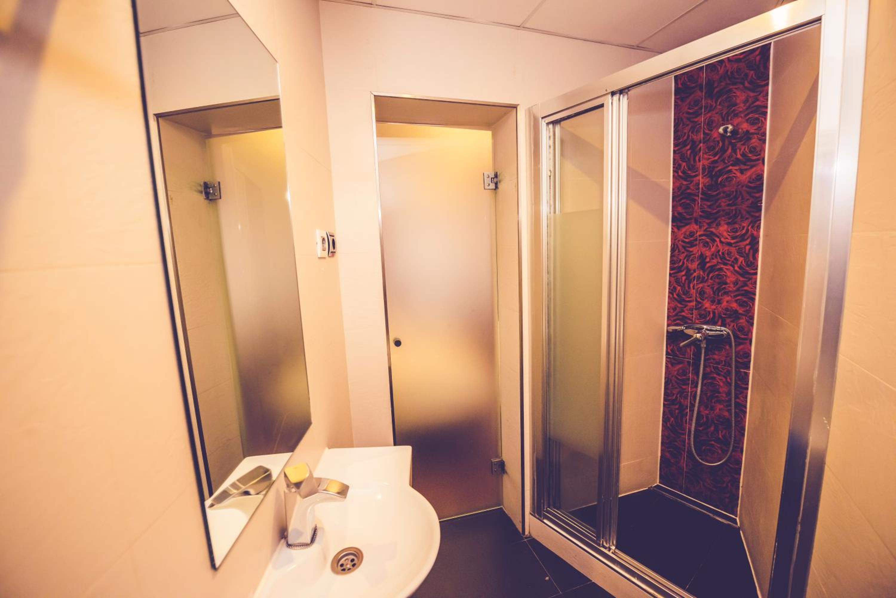 Double or Twin Room - Photo 19