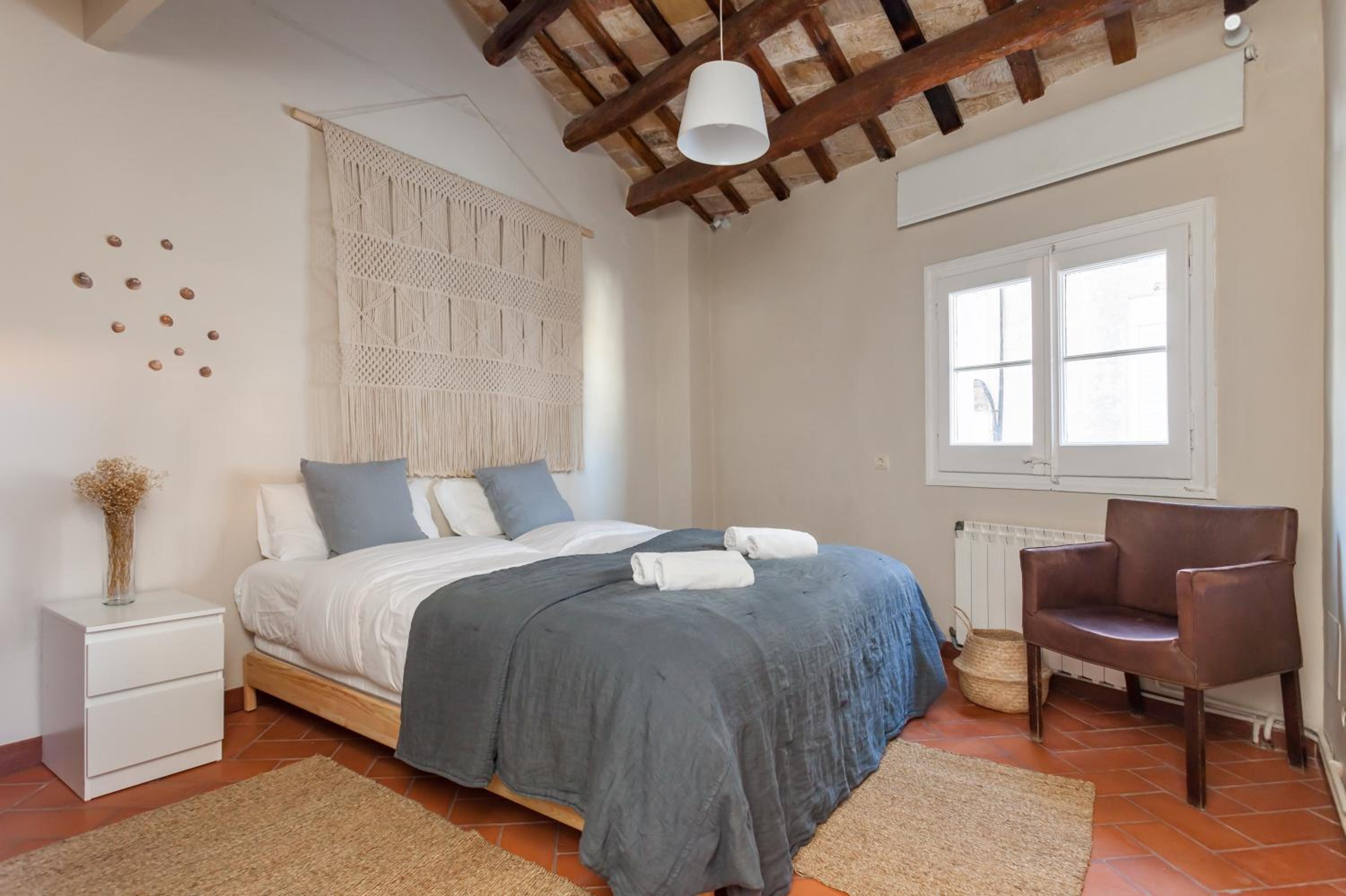 Three-Bedroom House - Photo 2