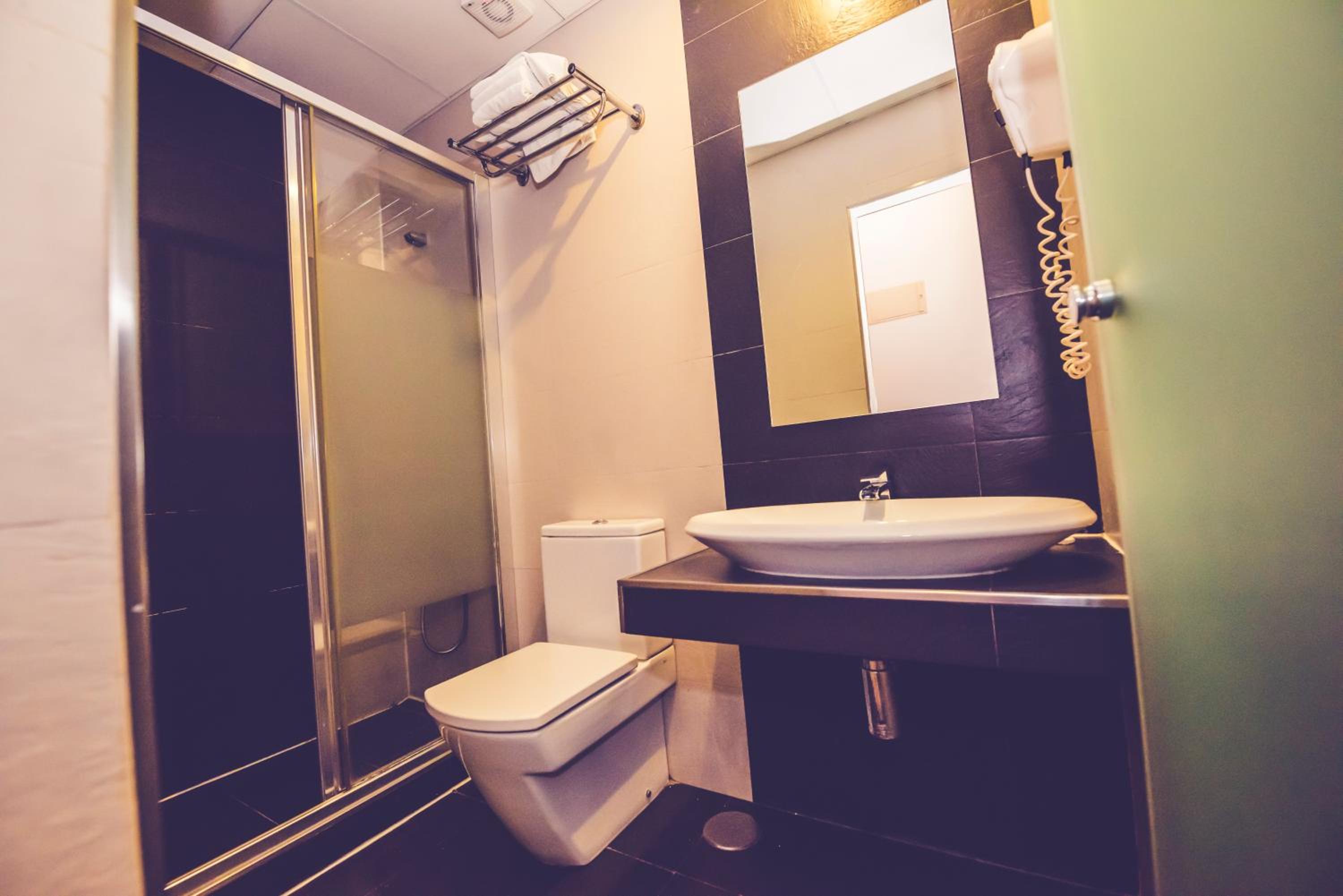 Double or Twin Room - Photo 4