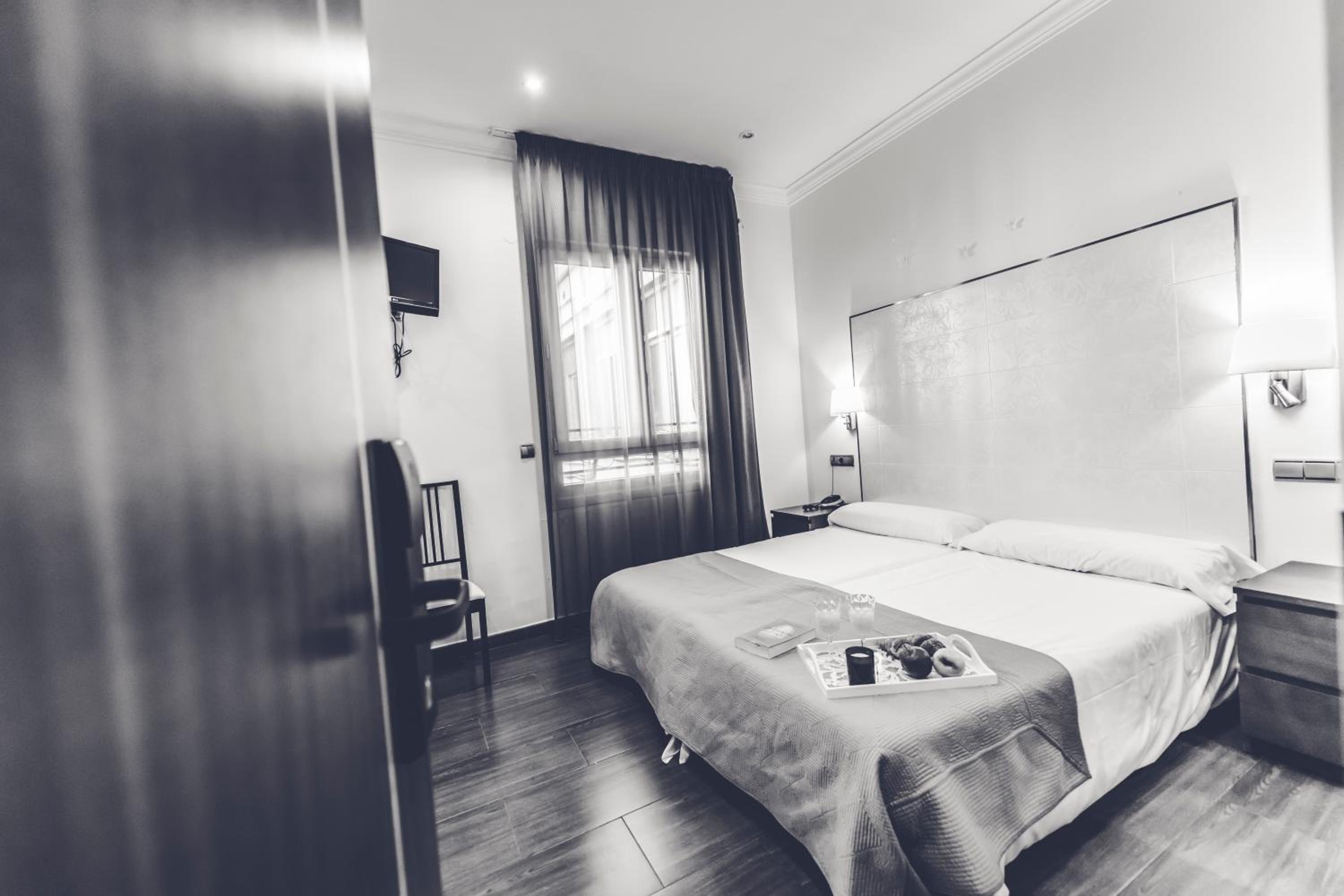 Double or Twin Room - Photo 22