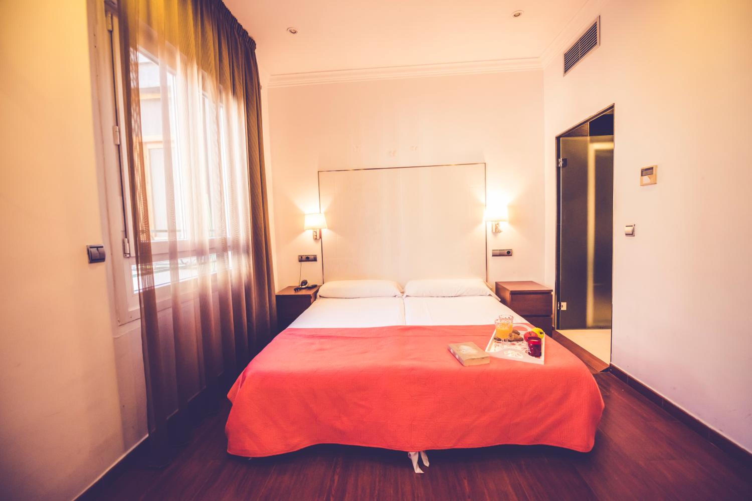 Double or Twin Room - Photo 18
