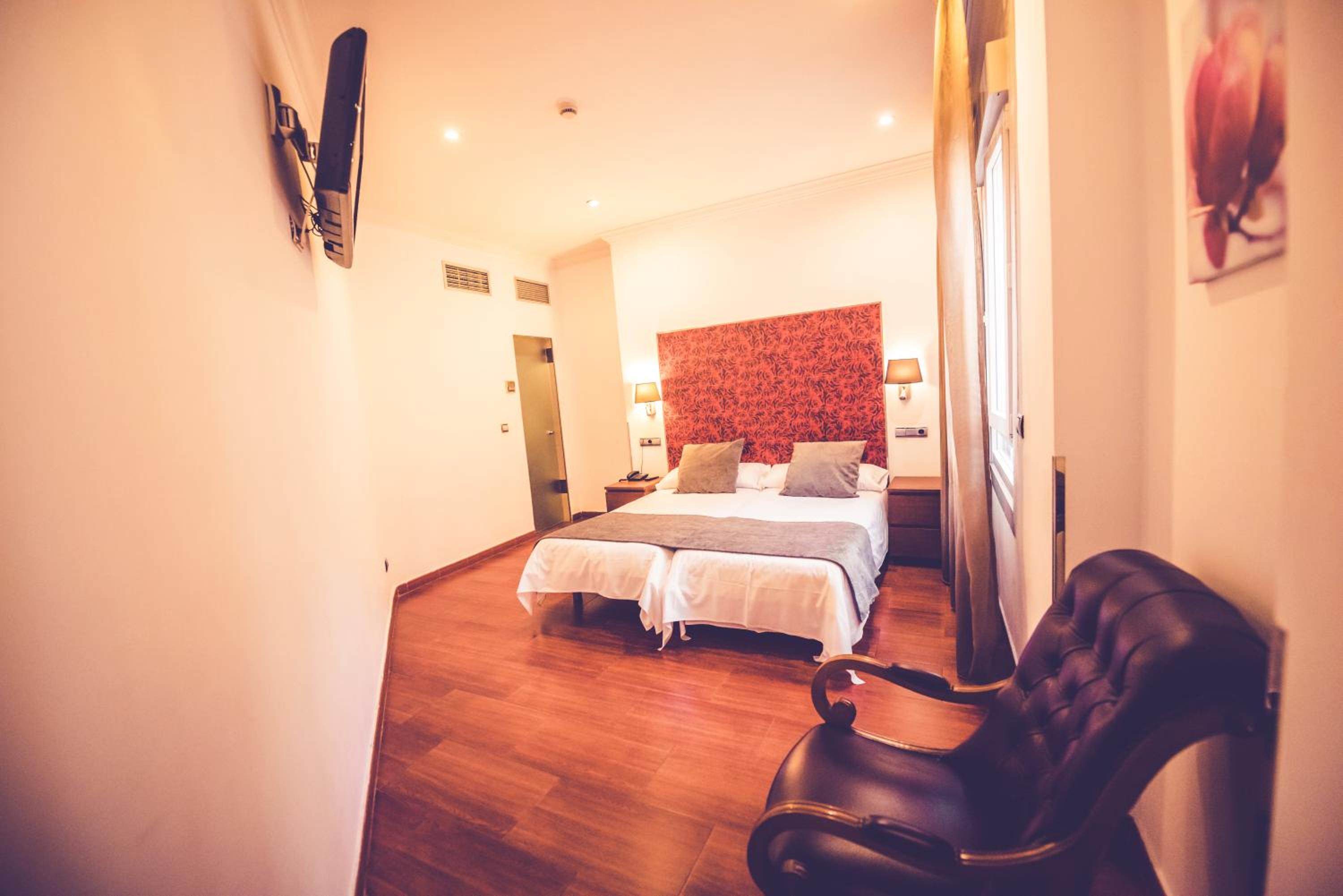 Double or Twin Room - Photo 17