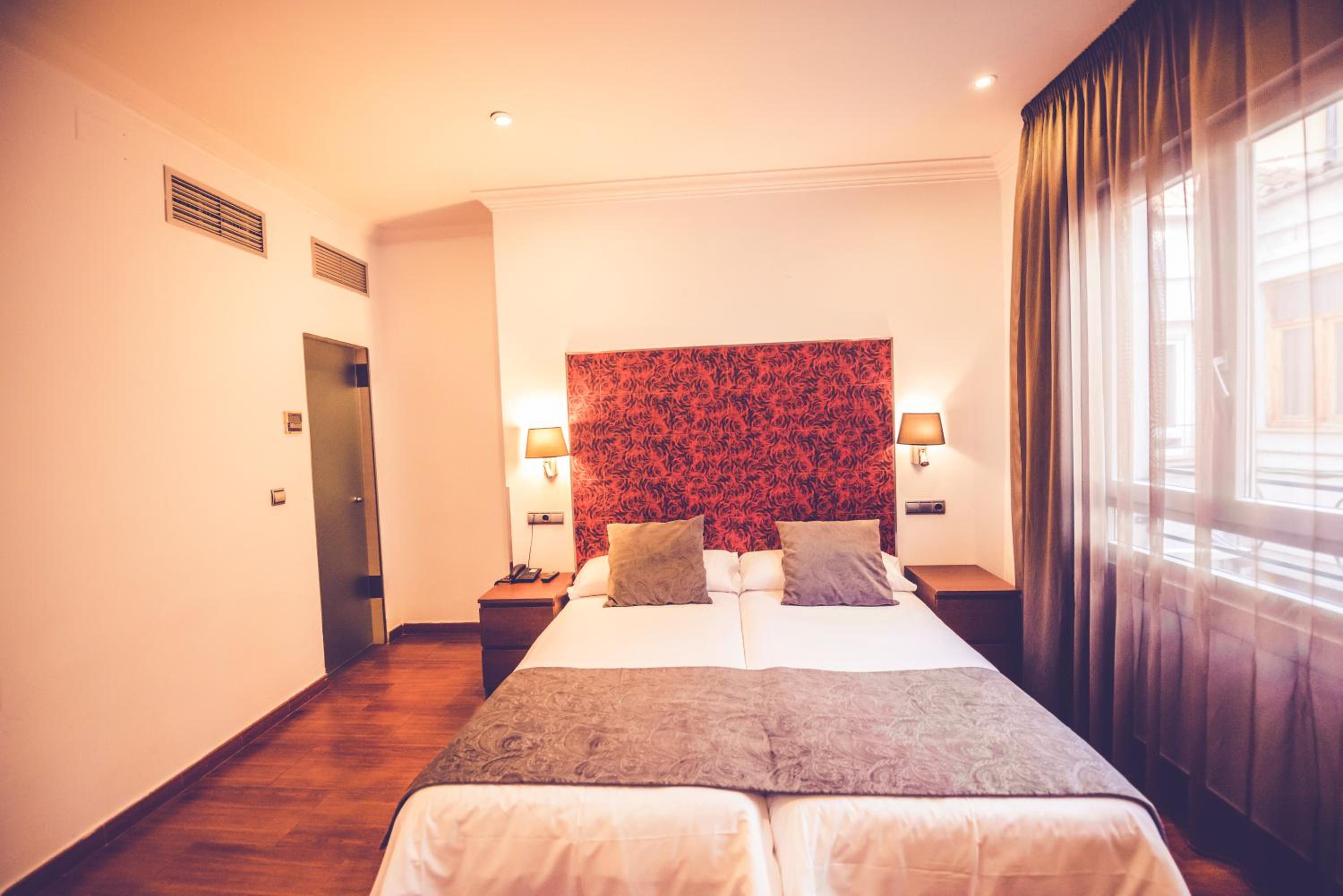 Double or Twin Room - Photo 13
