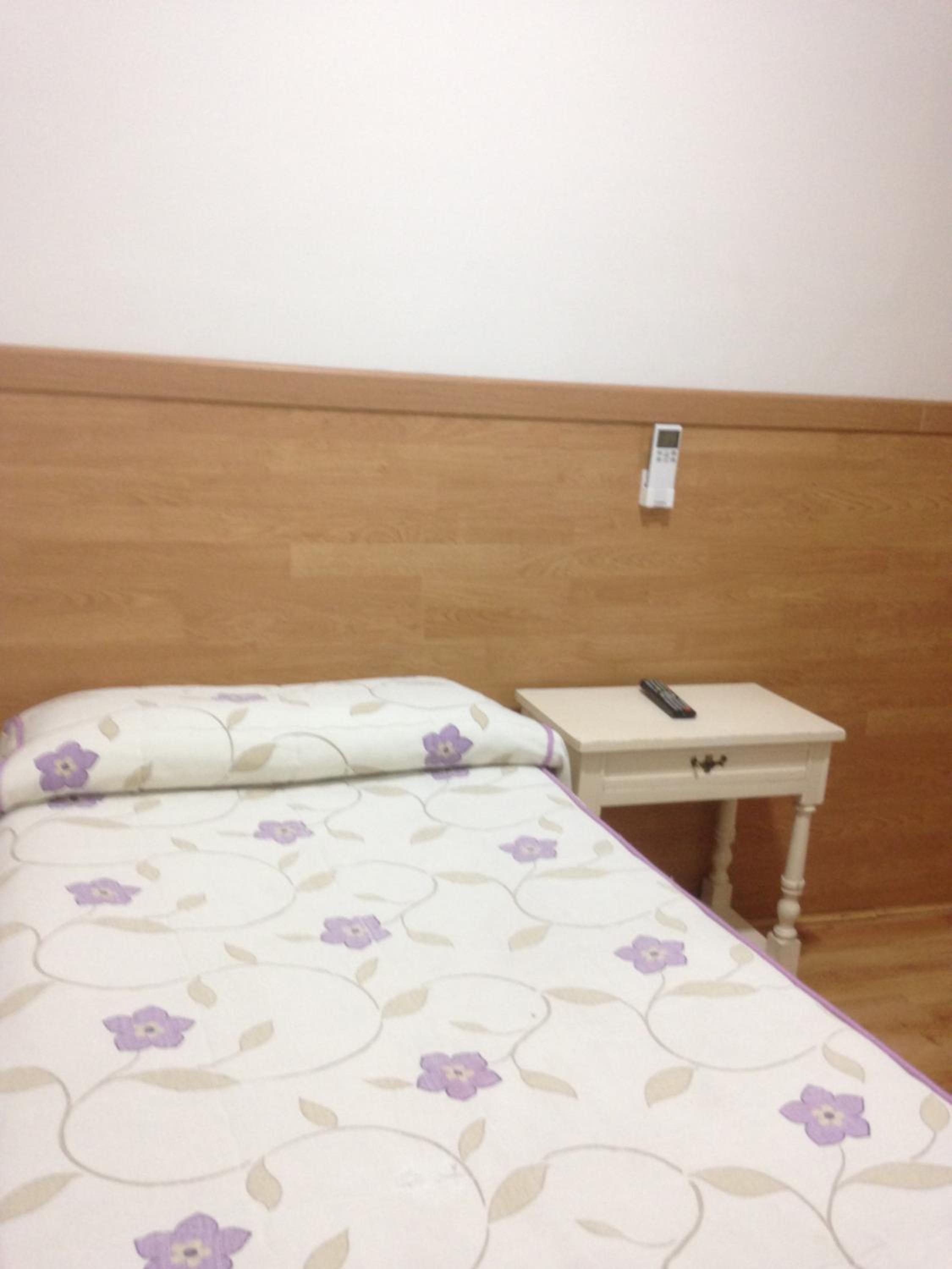 Habitación Individual Básica con Baño Compartido