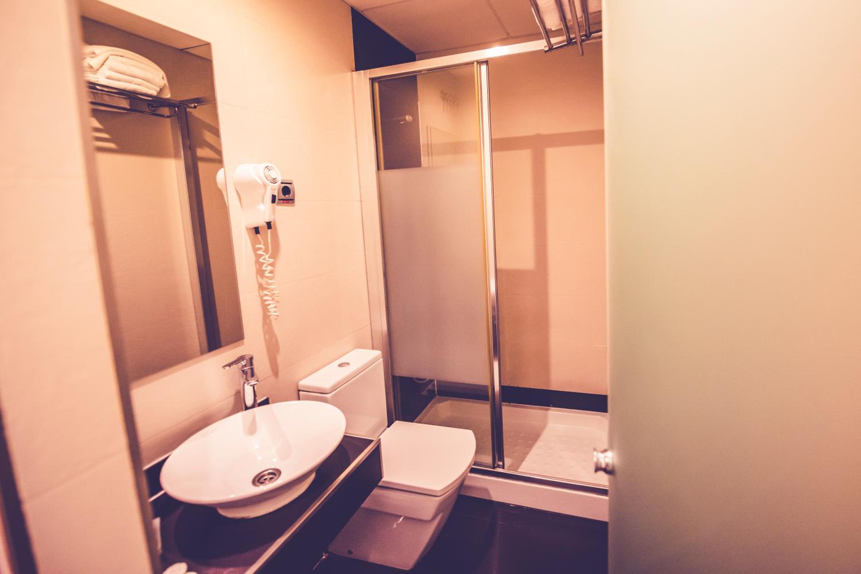 Double or Twin Room - Photo 12