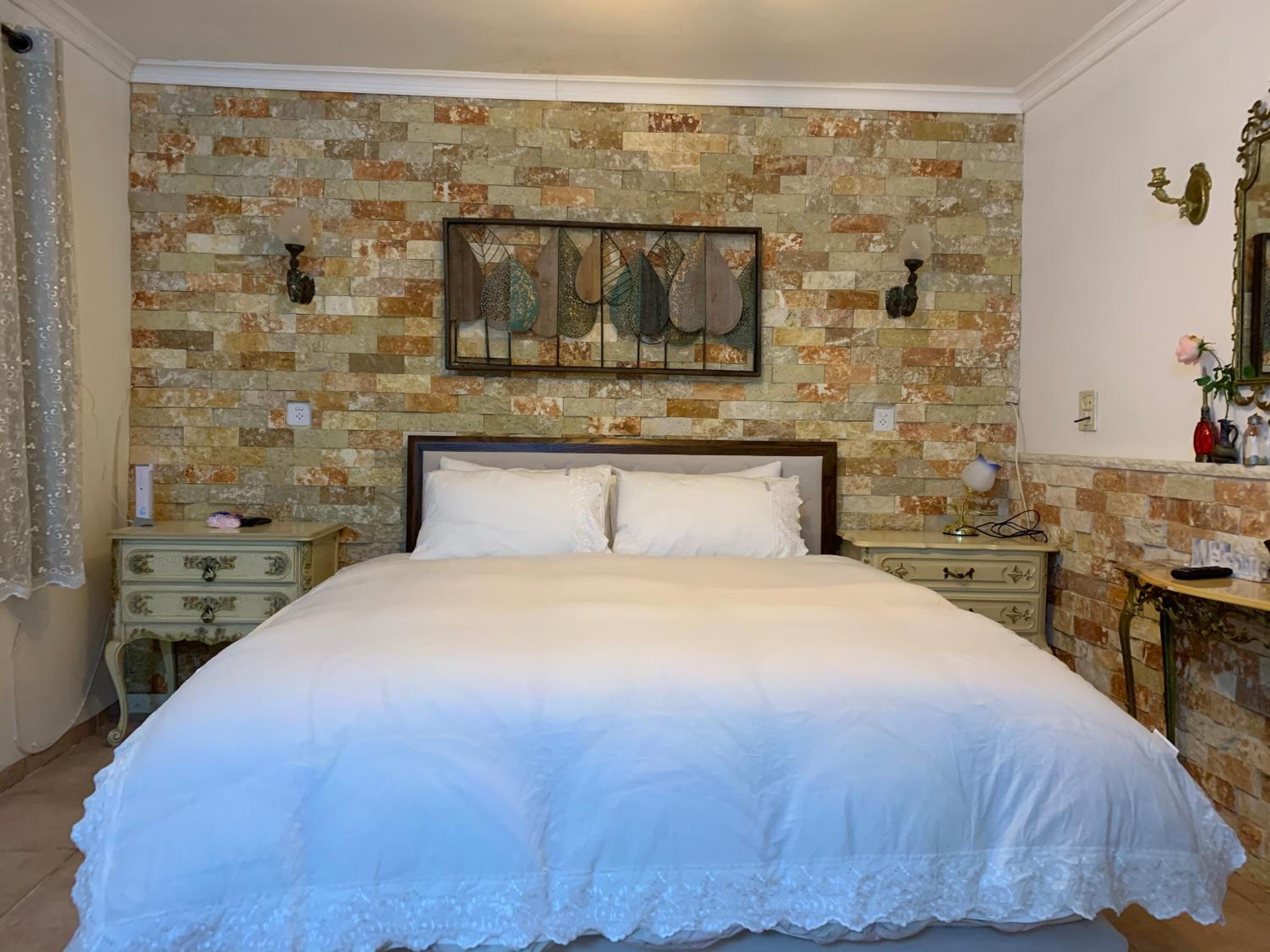 One-Bedroom Apartment - Photo 12