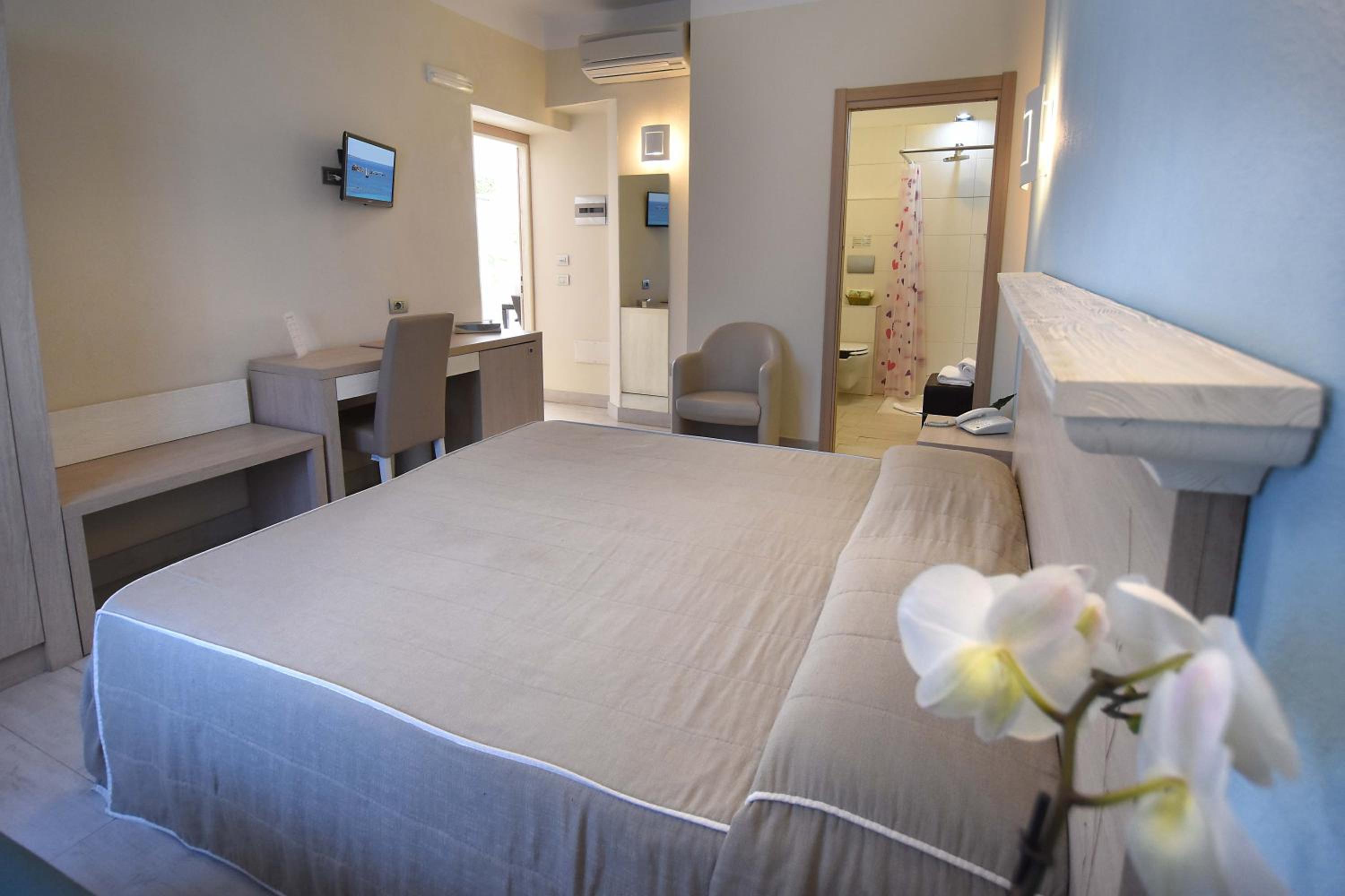 Economy Double Room  photo 3