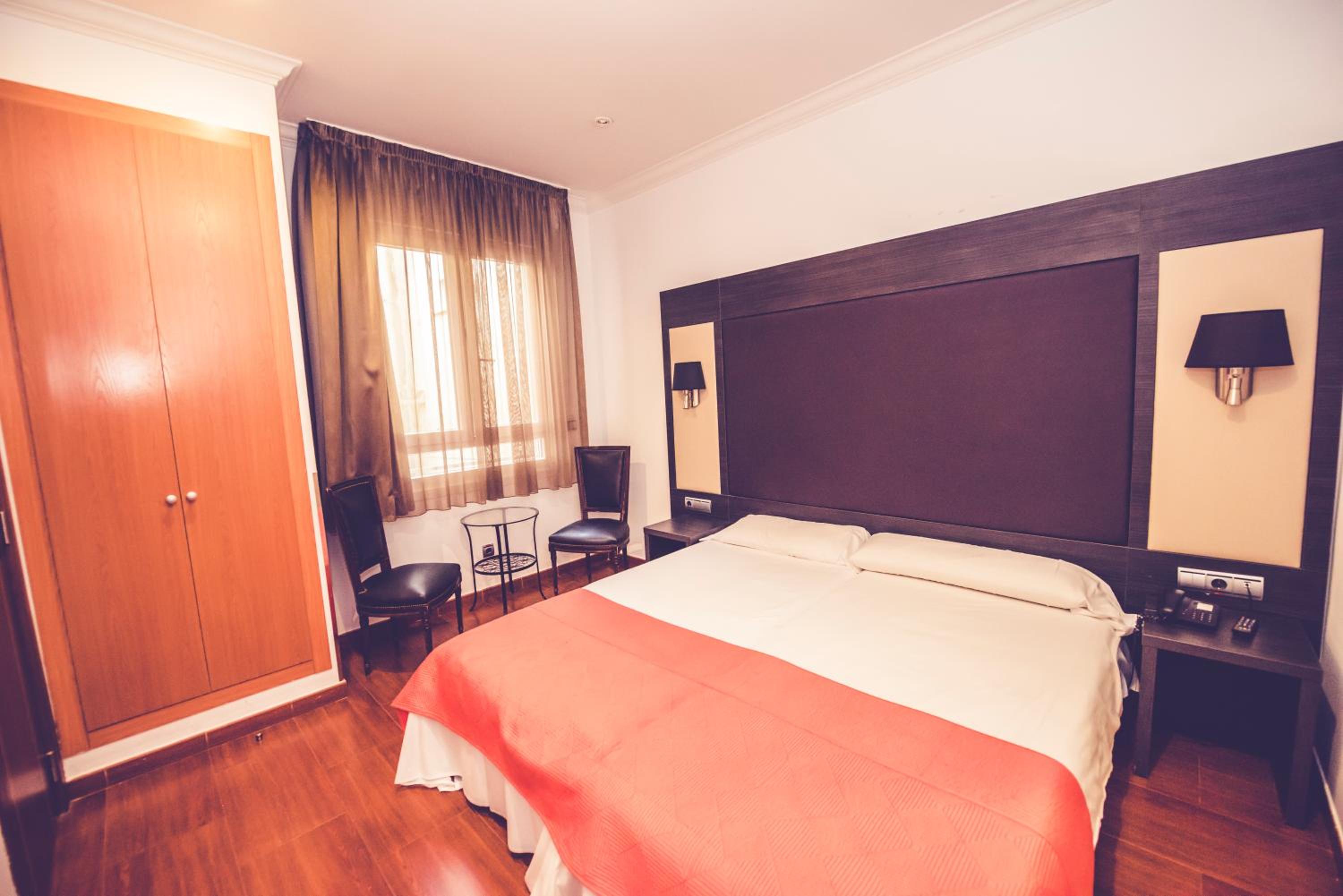 Double or Twin Room - Photo 25