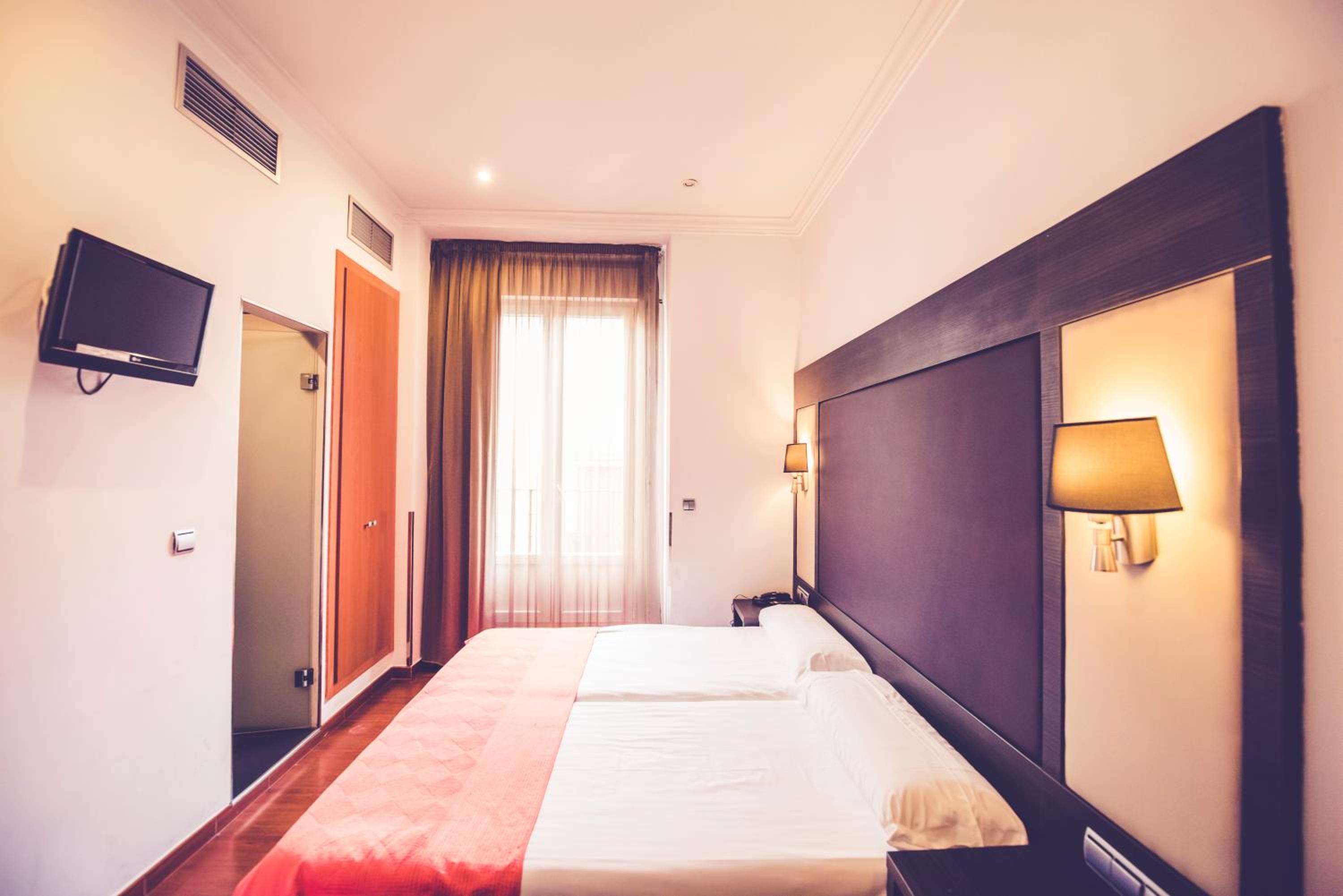 Double or Twin Room - Photo 26